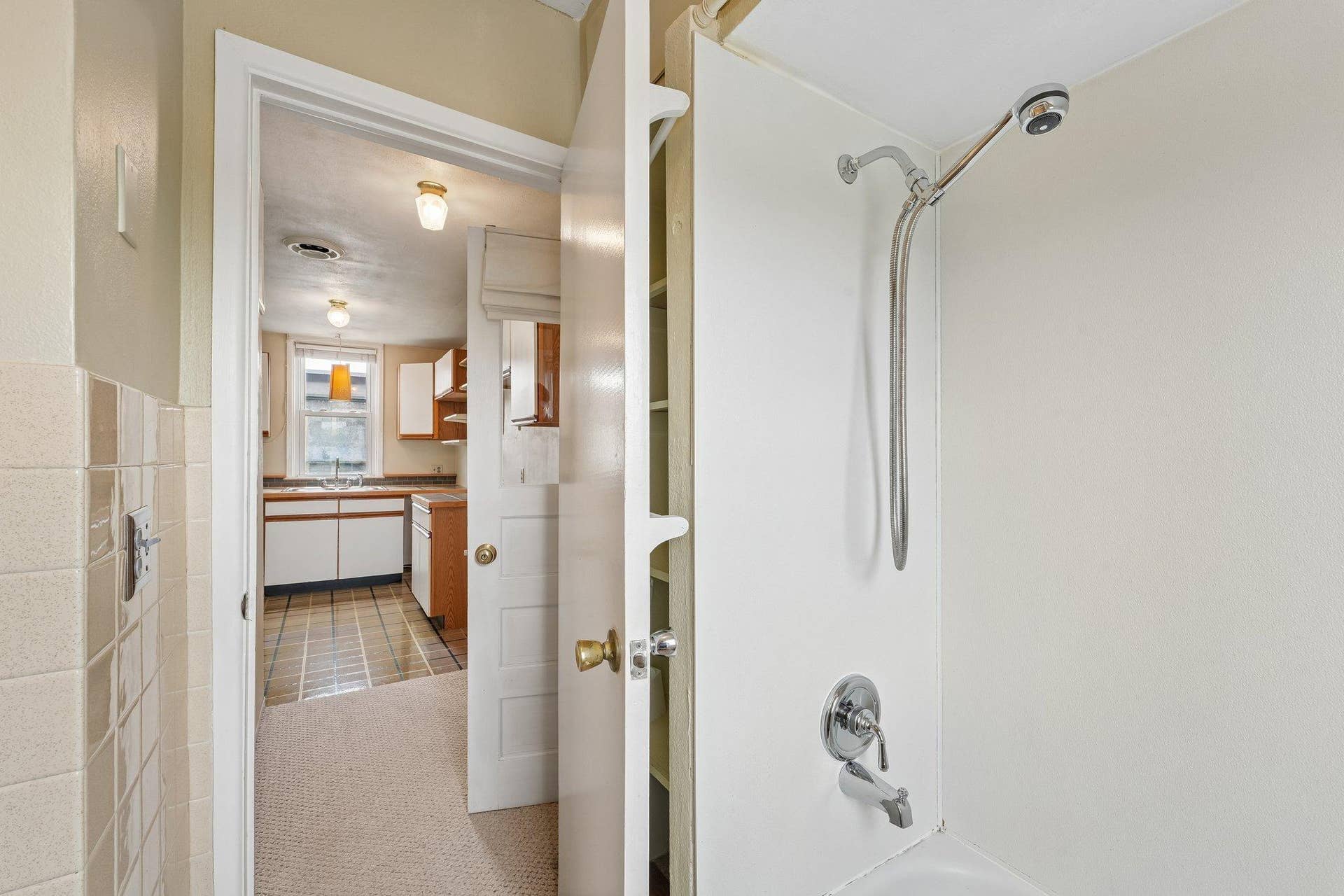 3412 Humboldt Avenue S, 23, Minneapolis, MN 55408 Third Floor Unit