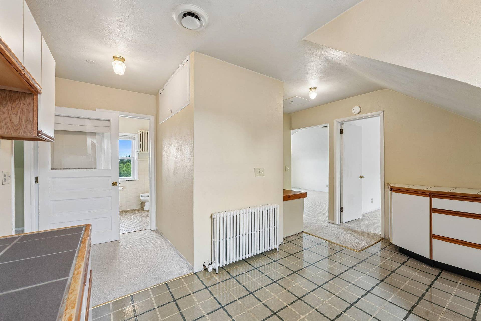 3412 Humboldt Avenue S, 23, Minneapolis, MN 55408 Third Floor Unit