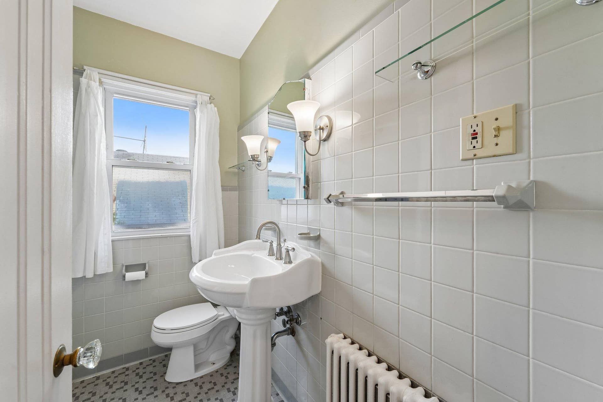 3412 Humboldt Avenue S, 23, Minneapolis, MN 55408 Second Floor Unit