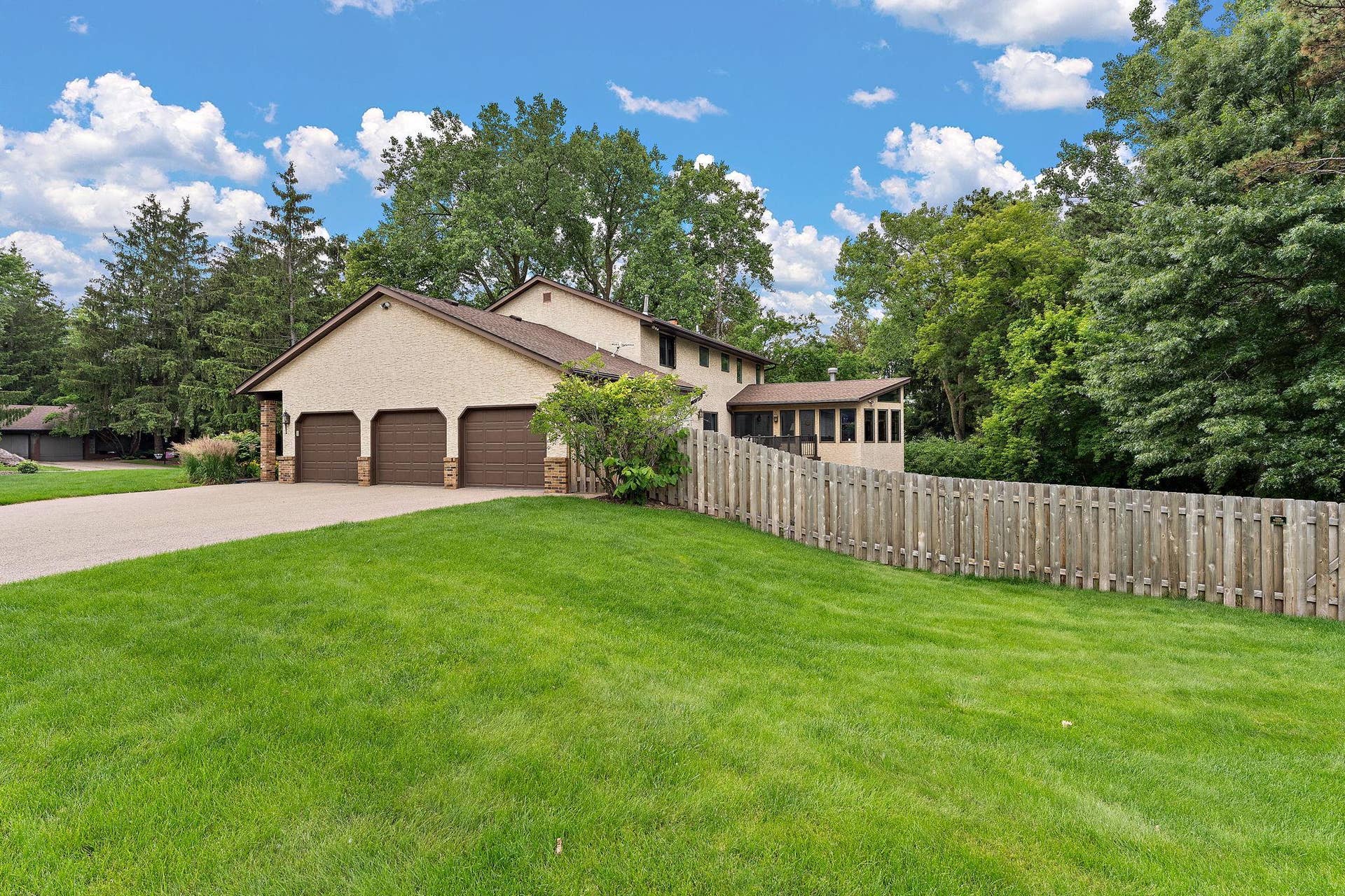 8030 Somerset Road, Woodbury, MN 55125 9-web-or-mls-UAV Vision Media (10).jpg
