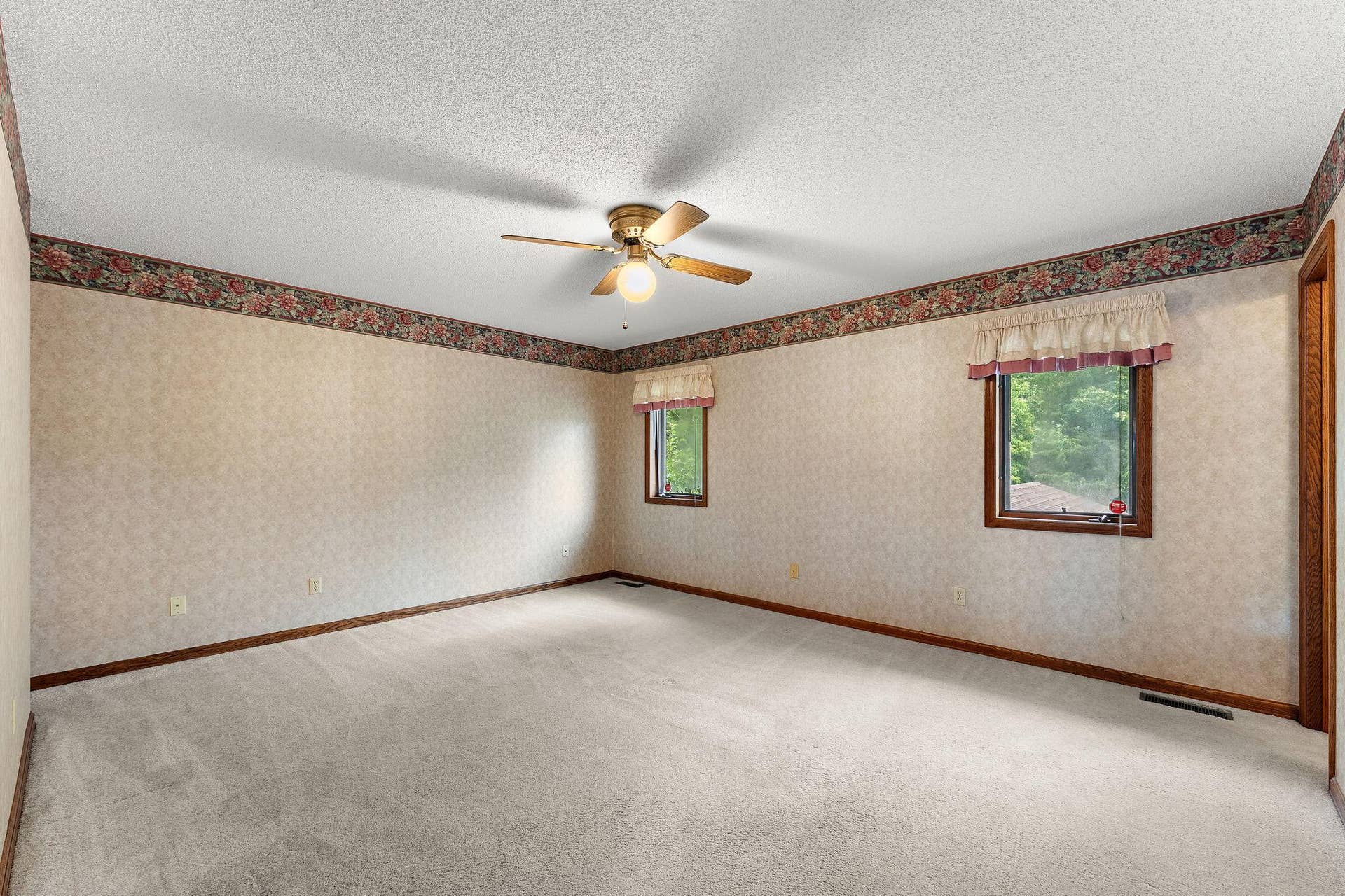 8030 Somerset Road, Woodbury, MN 55125 32-web-or-mls-UAV Vision Media Interiors (5).jpg