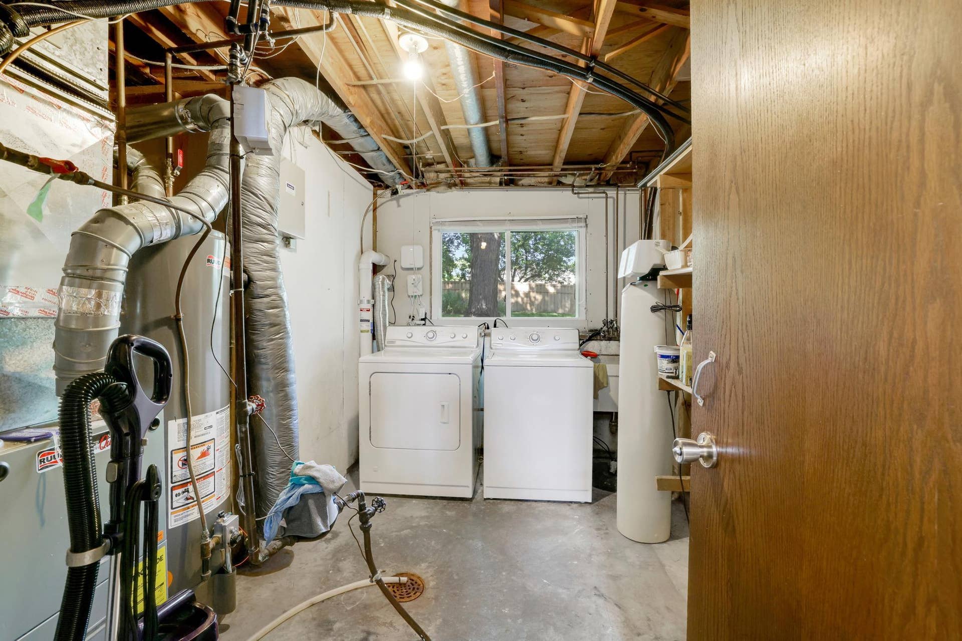 2741 Xylon Avenue N, New Hope, MN 55427 Laundry room