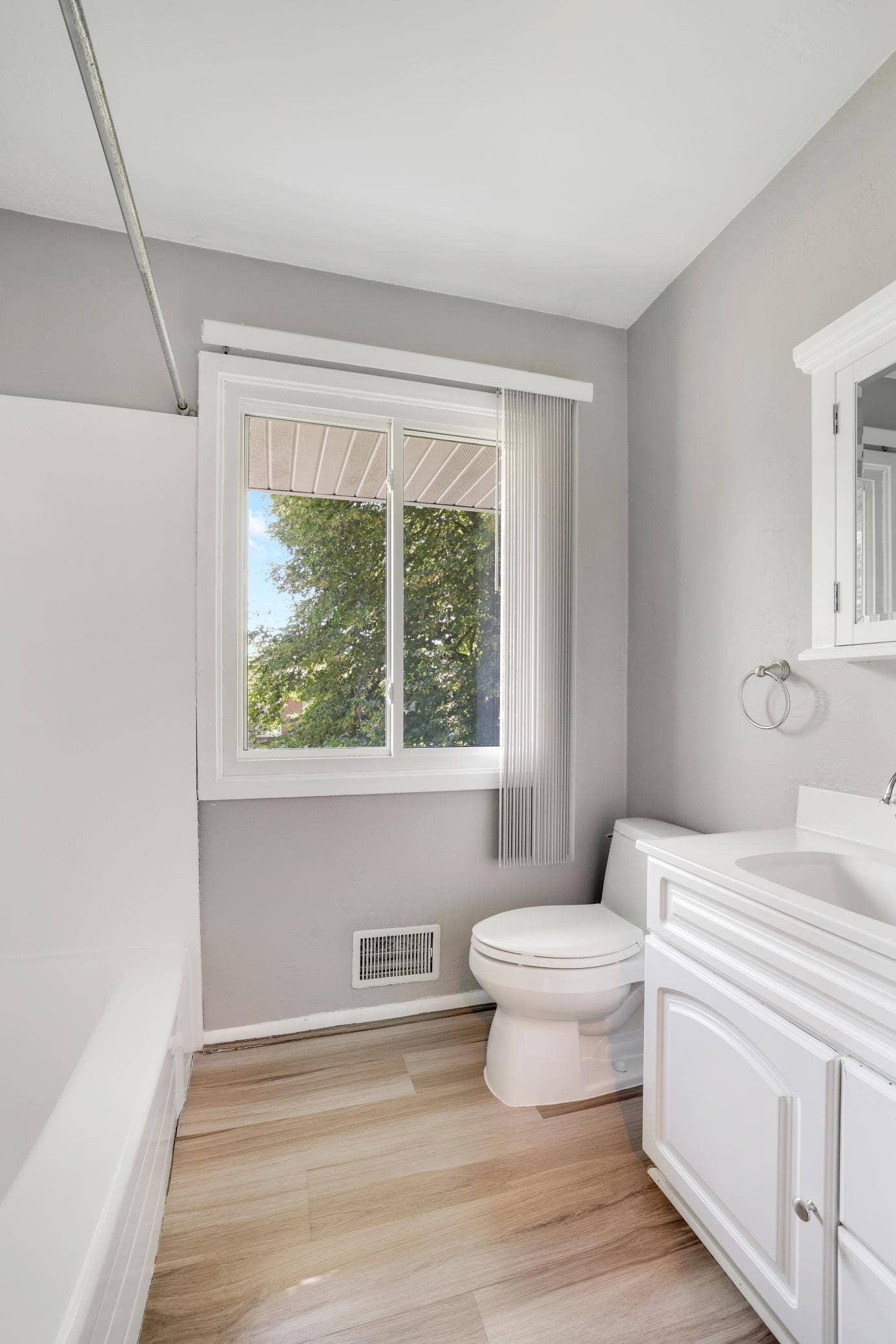 2741 Xylon Avenue N, New Hope, MN 55427 Upper Bathroom