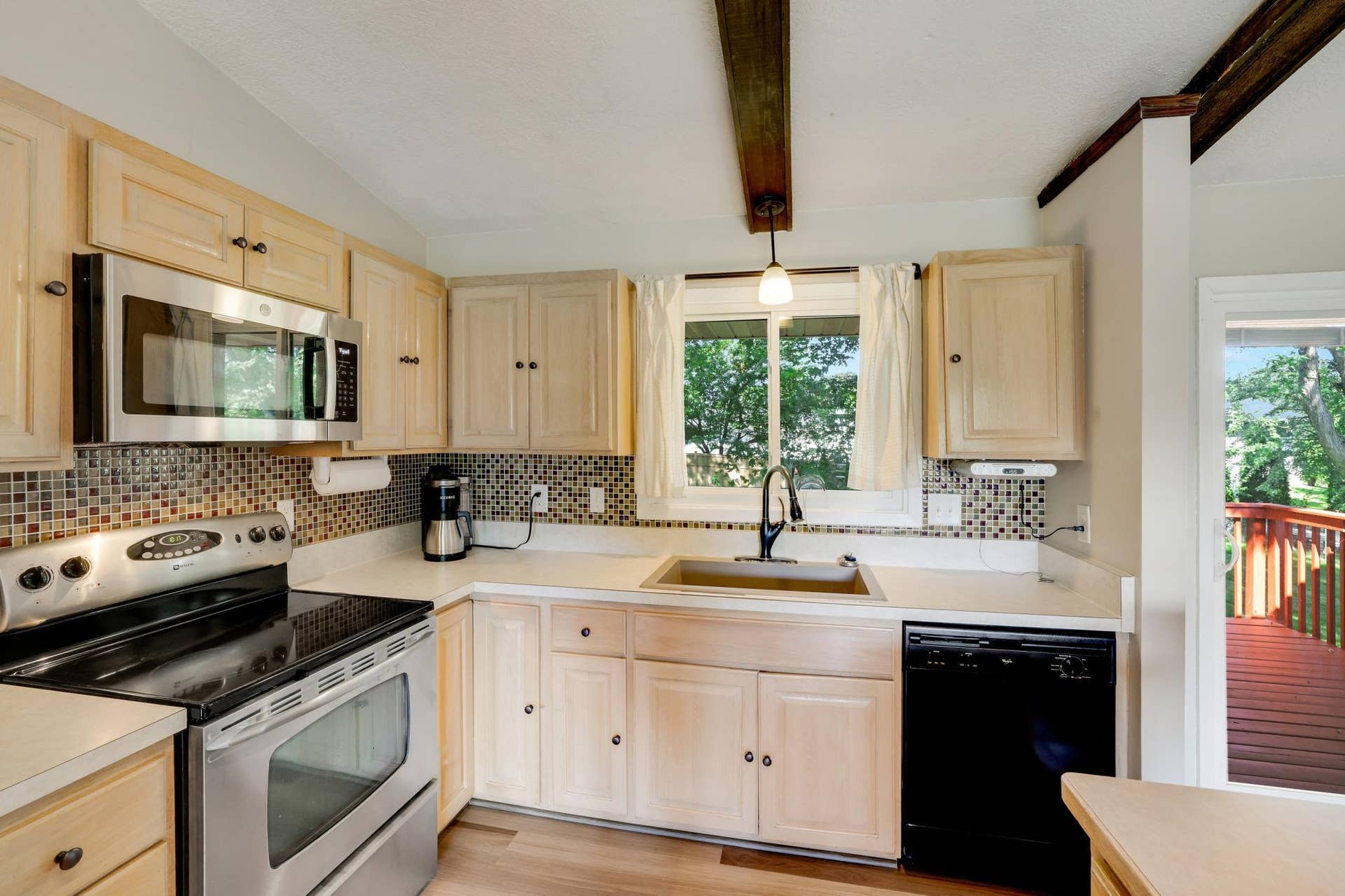 2741 Xylon Avenue N, New Hope, MN 55427 New microwave