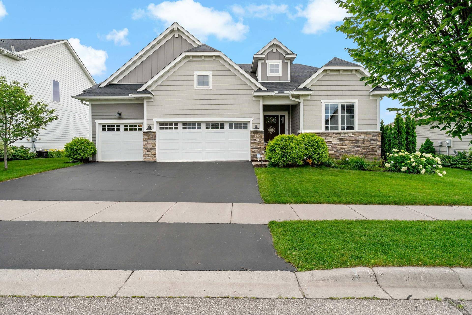 1209 Inspiration Parkway N, Bayport, MN 55003 1-web-or-mls-1209 Inspiration Pkwy Bayport MN_0001.jpg