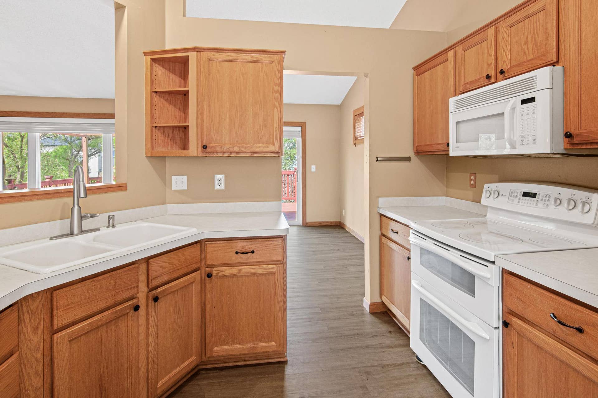 8417 Ashford Rd, Woodbury, MN-8.jpg
