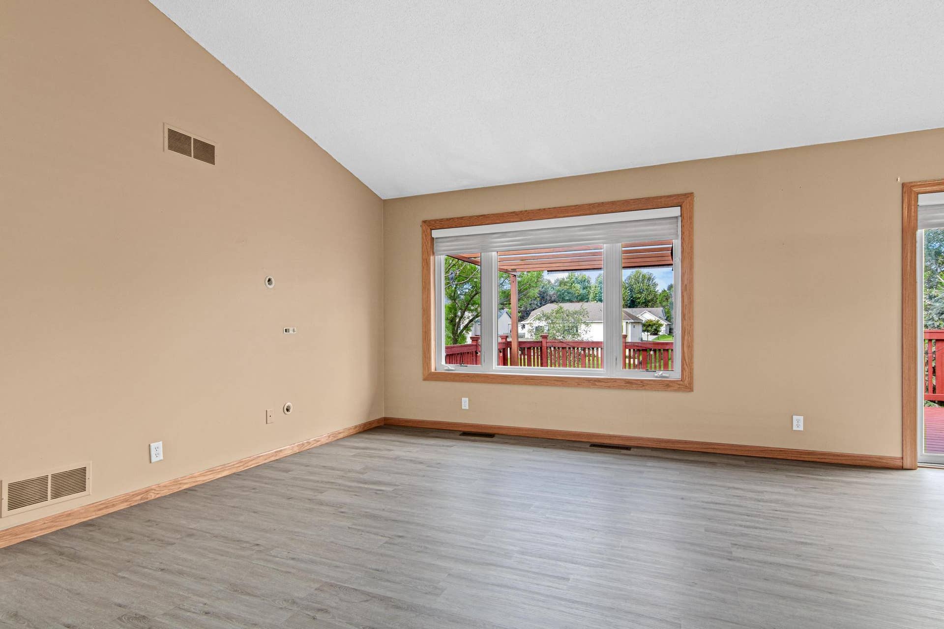 8417 Ashford Rd, Woodbury, MN-2.jpg