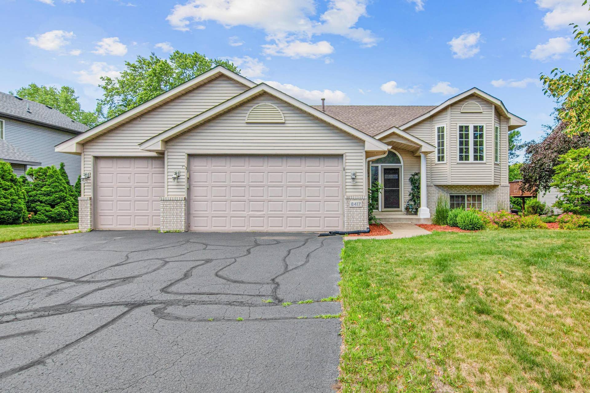8417 Ashford Rd, Woodbury, MN-1.jpg