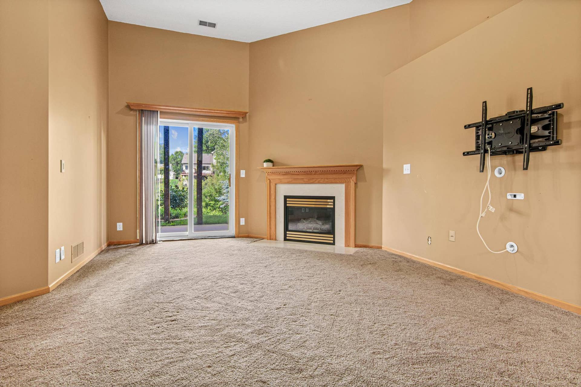 8417 Ashford Rd, Woodbury, MN-17.jpg