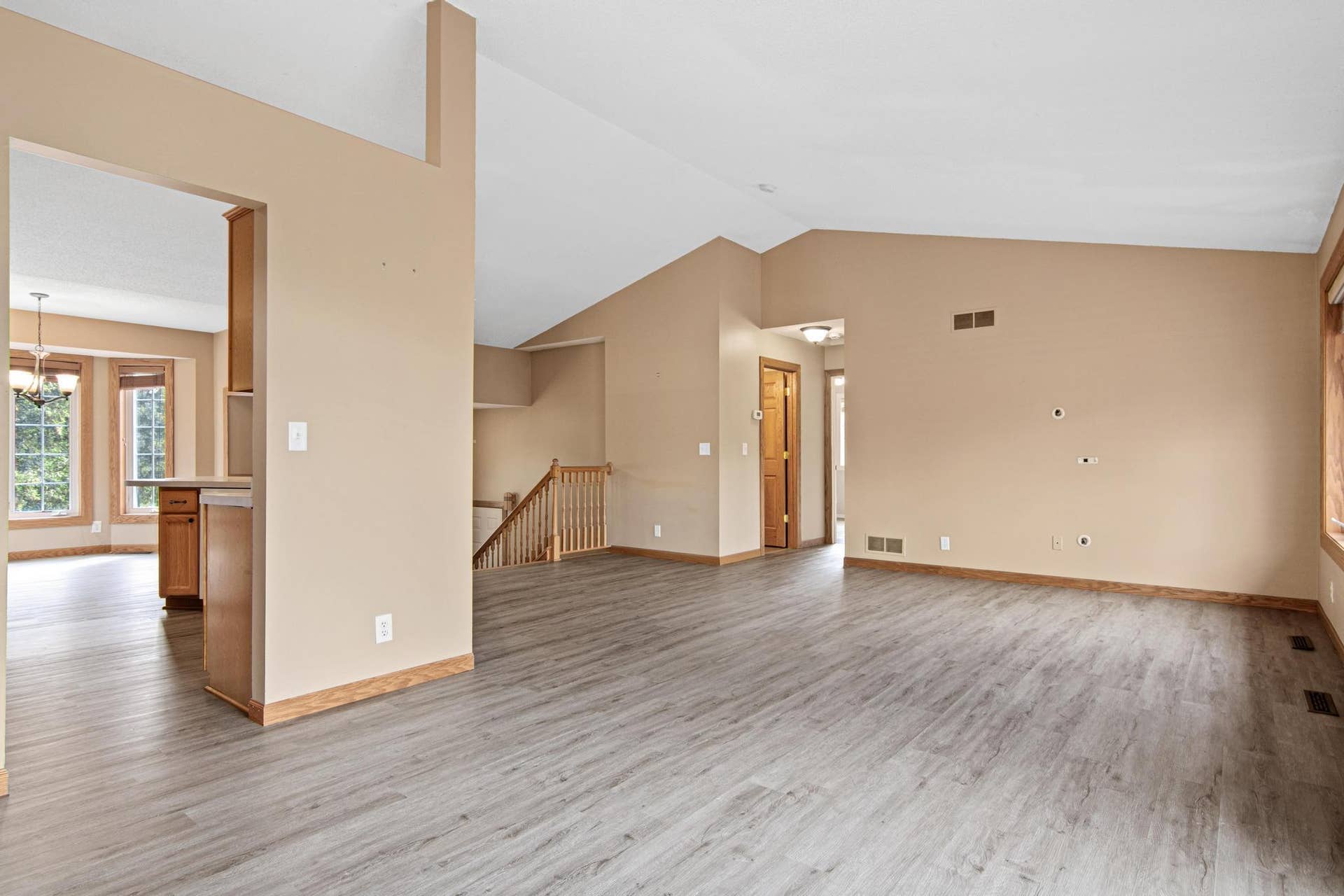 8417 Ashford Rd, Woodbury, MN-3.jpg