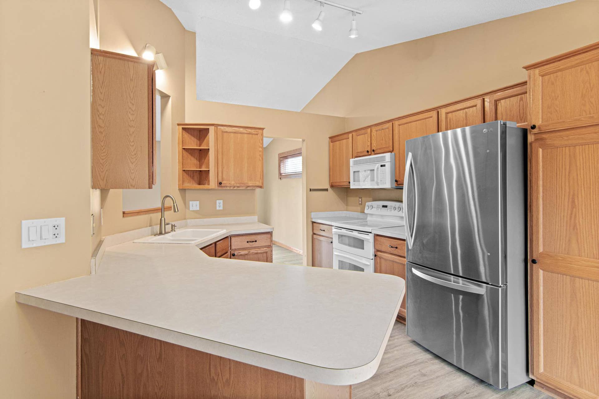 8417 Ashford Rd, Woodbury, MN-7.jpg
