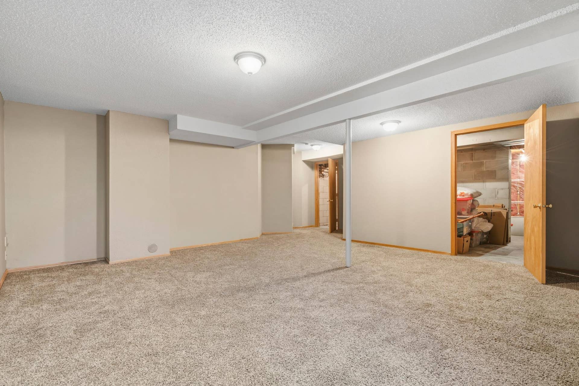 2537 Southcrest Avenue E, Maplewood, MN 55119 Overized lower level bedroom, or 2nd family room