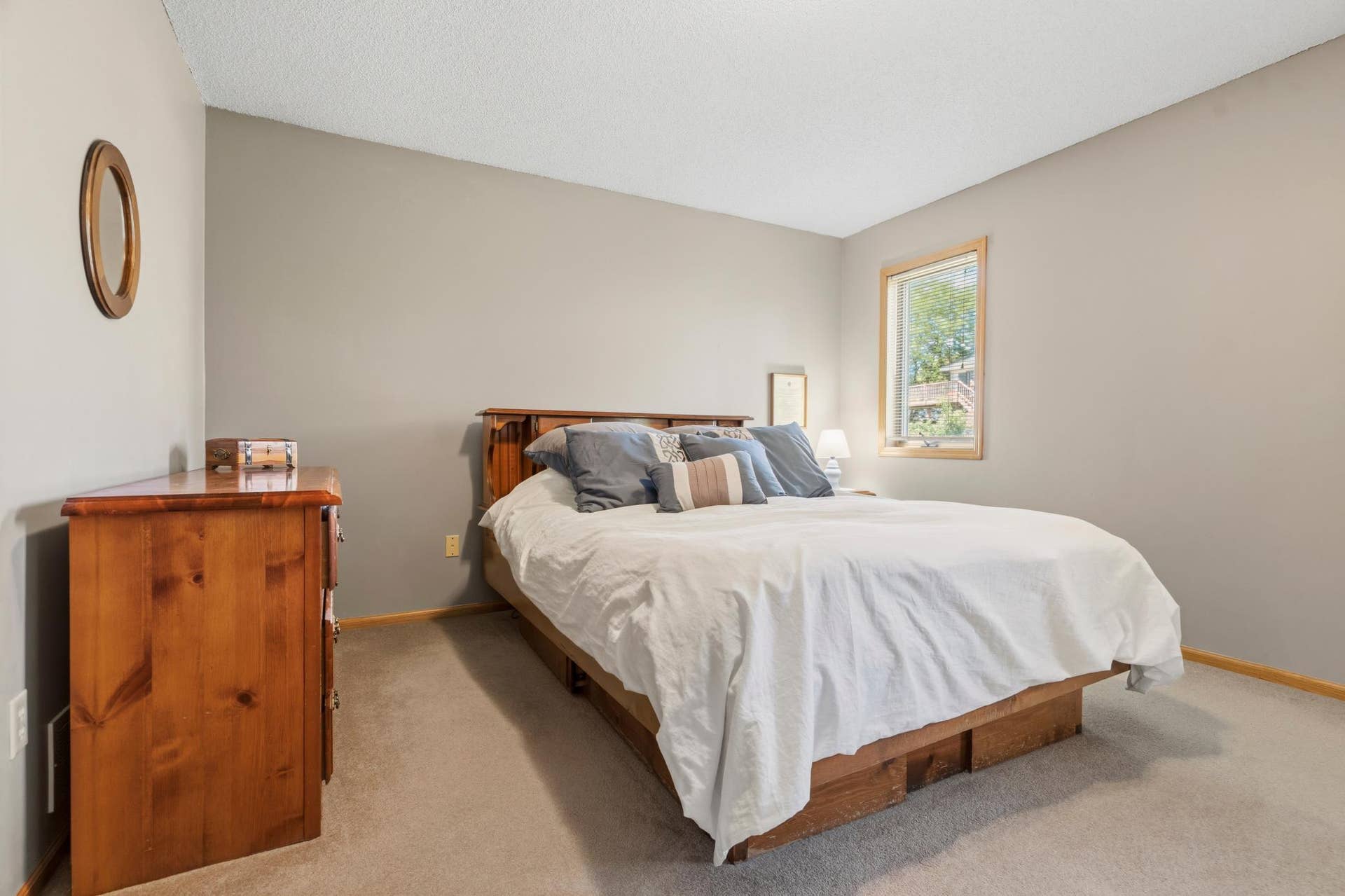 2537 Southcrest Avenue E, Maplewood, MN 55119 2537 Southcrest Avenue E, Maplewood, MN 55119