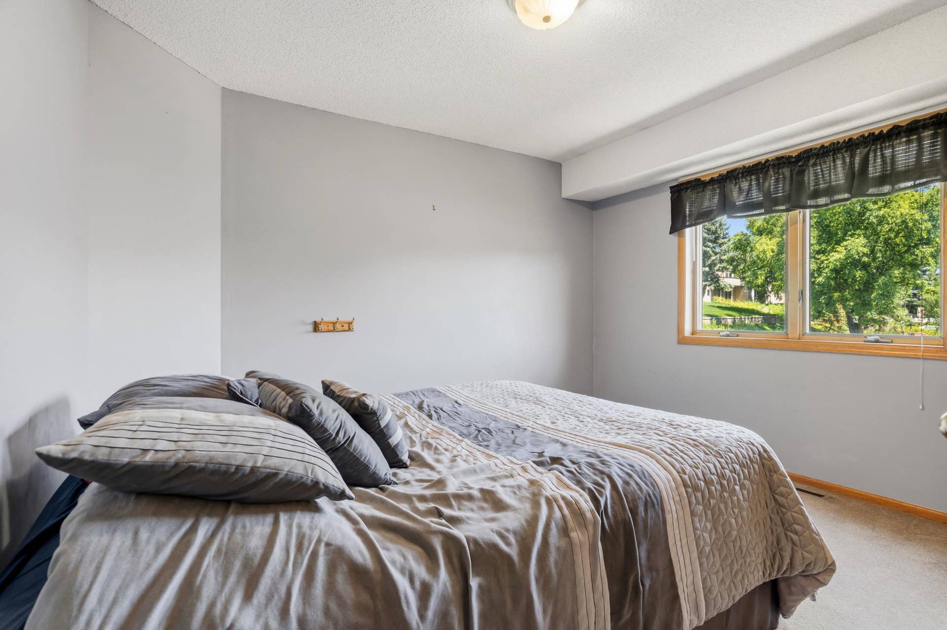 2537 Southcrest Avenue E, Maplewood, MN 55119 2537 Southcrest Avenue E, Maplewood, MN 55119