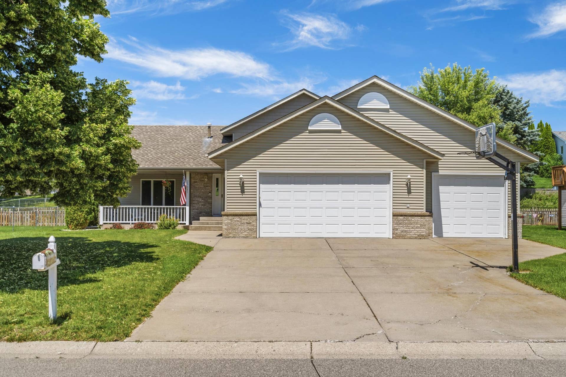 2537 Southcrest Avenue E, Maplewood, MN 55119 2537 Southcrest Avenue E, Maplewood, MN 55119