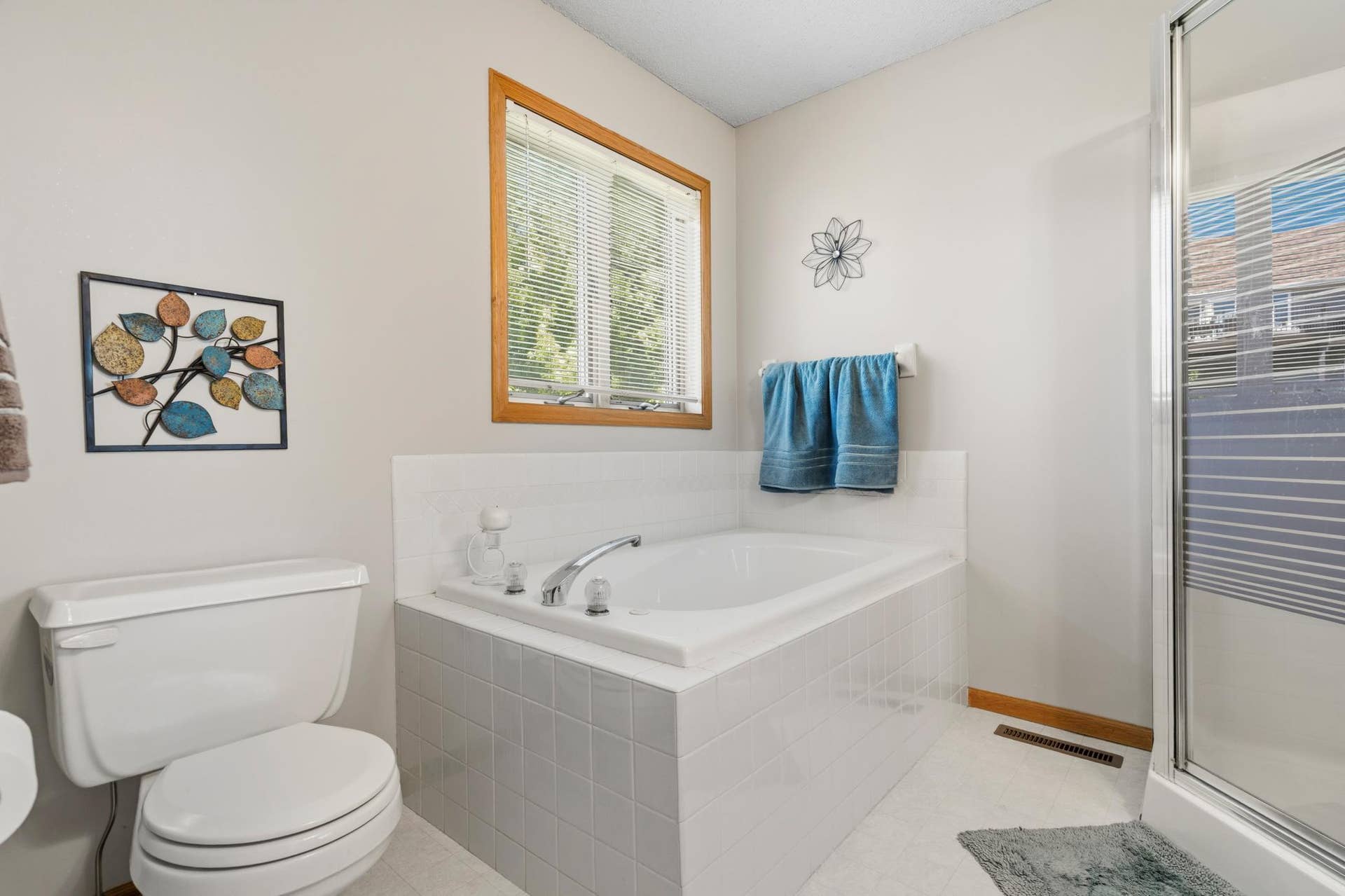 2537 Southcrest Avenue E, Maplewood, MN 55119 2537 Southcrest Avenue E, Maplewood, MN 55119