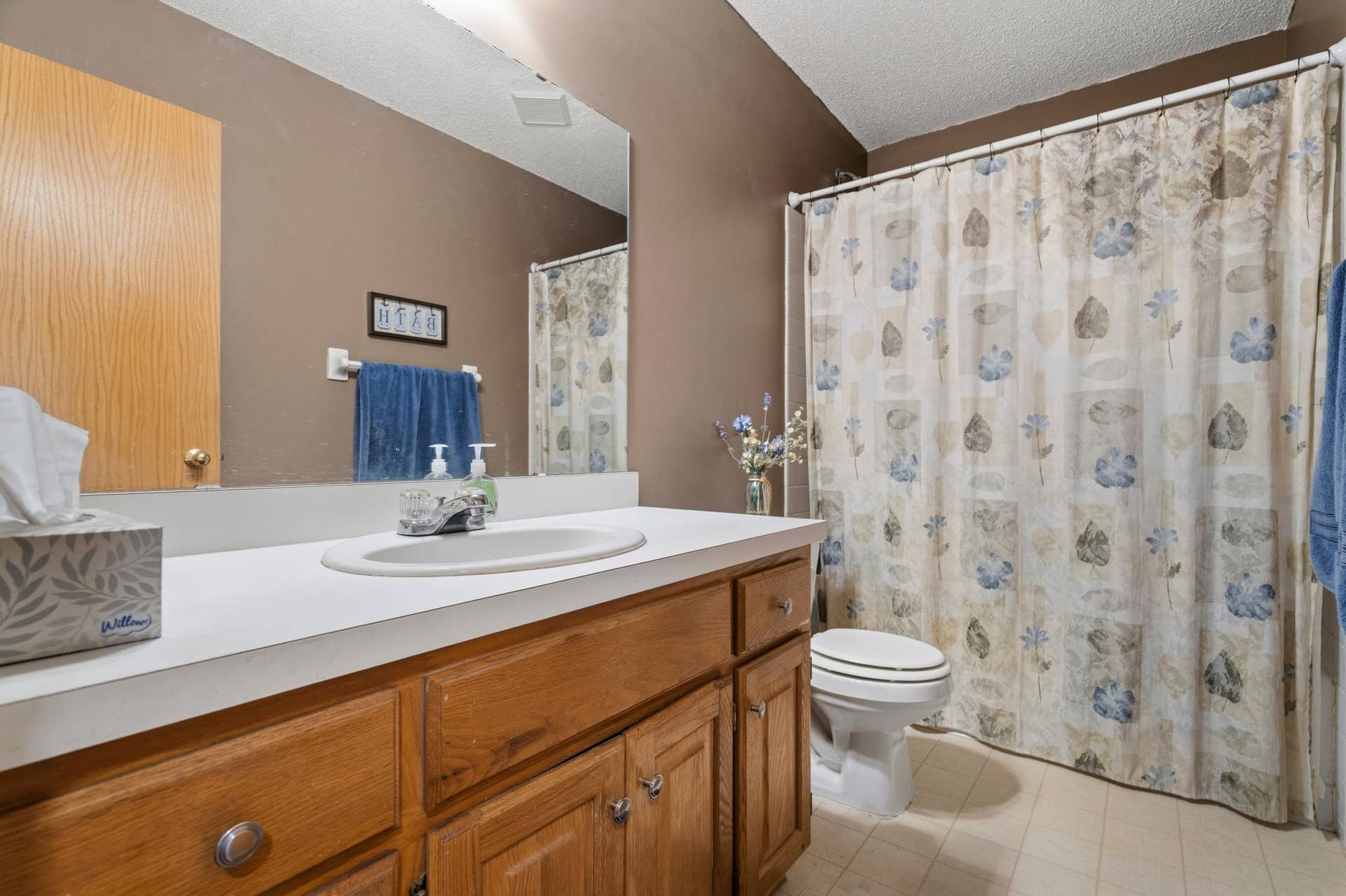 2537 Southcrest Avenue E, Maplewood, MN 55119 2537 Southcrest Avenue E, Maplewood, MN 55119