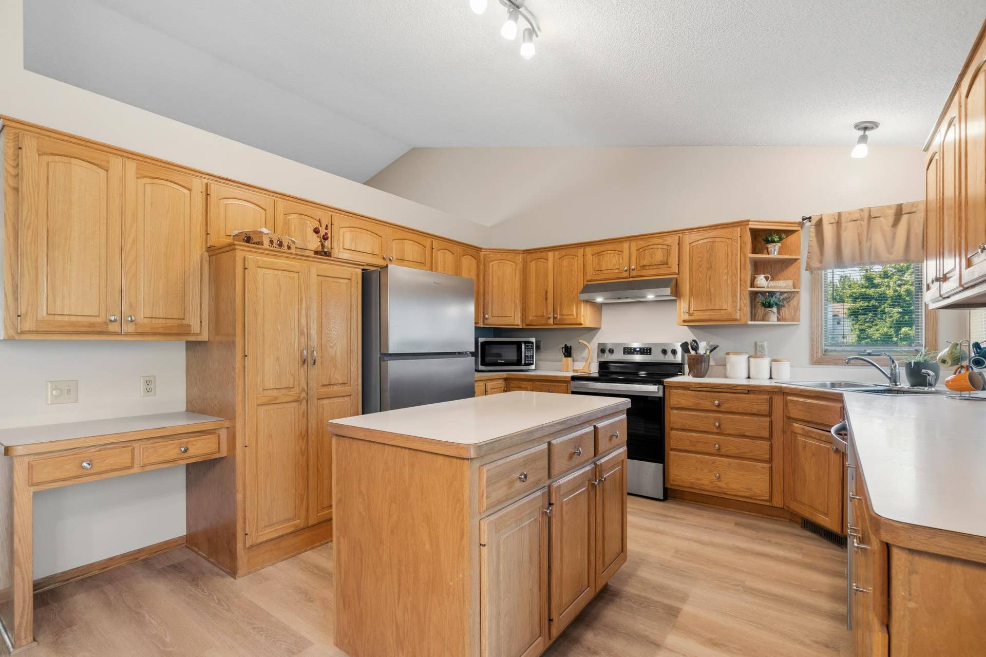 2537 Southcrest Avenue E, Maplewood, MN 55119 2537 Southcrest Avenue E, Maplewood, MN 55119
