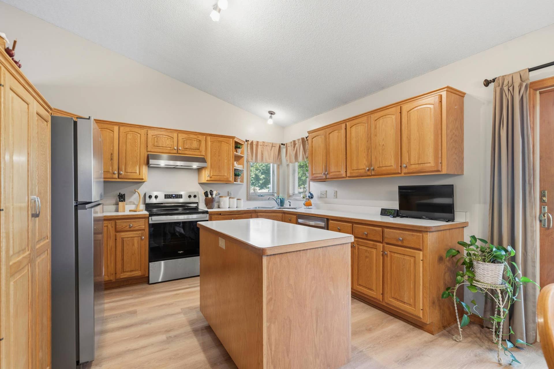 2537 Southcrest Avenue E, Maplewood, MN 55119 2537 Southcrest Avenue E, Maplewood, MN 55119