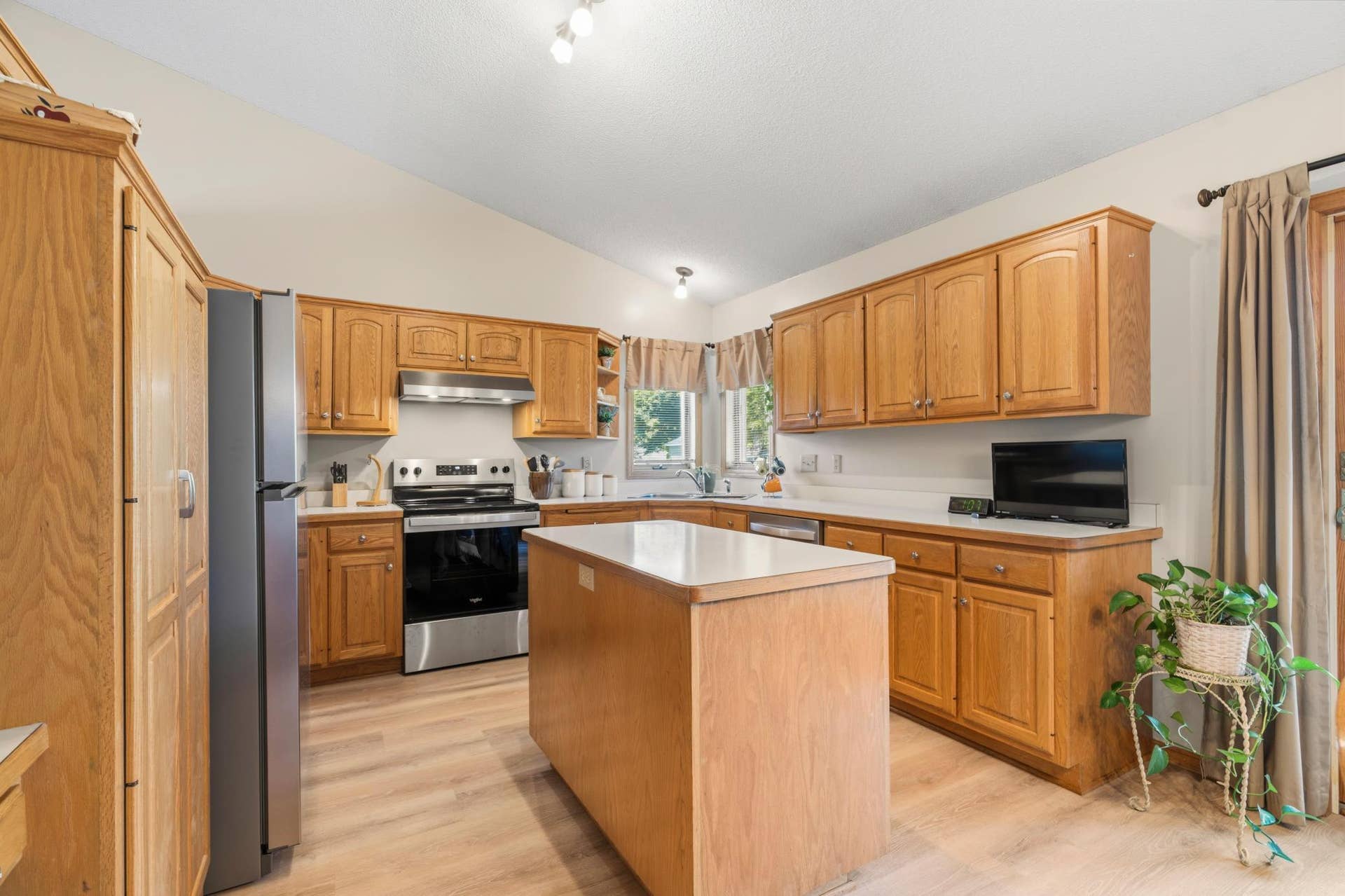 2537 Southcrest Avenue E, Maplewood, MN 55119 2537 Southcrest Avenue E, Maplewood, MN 55119