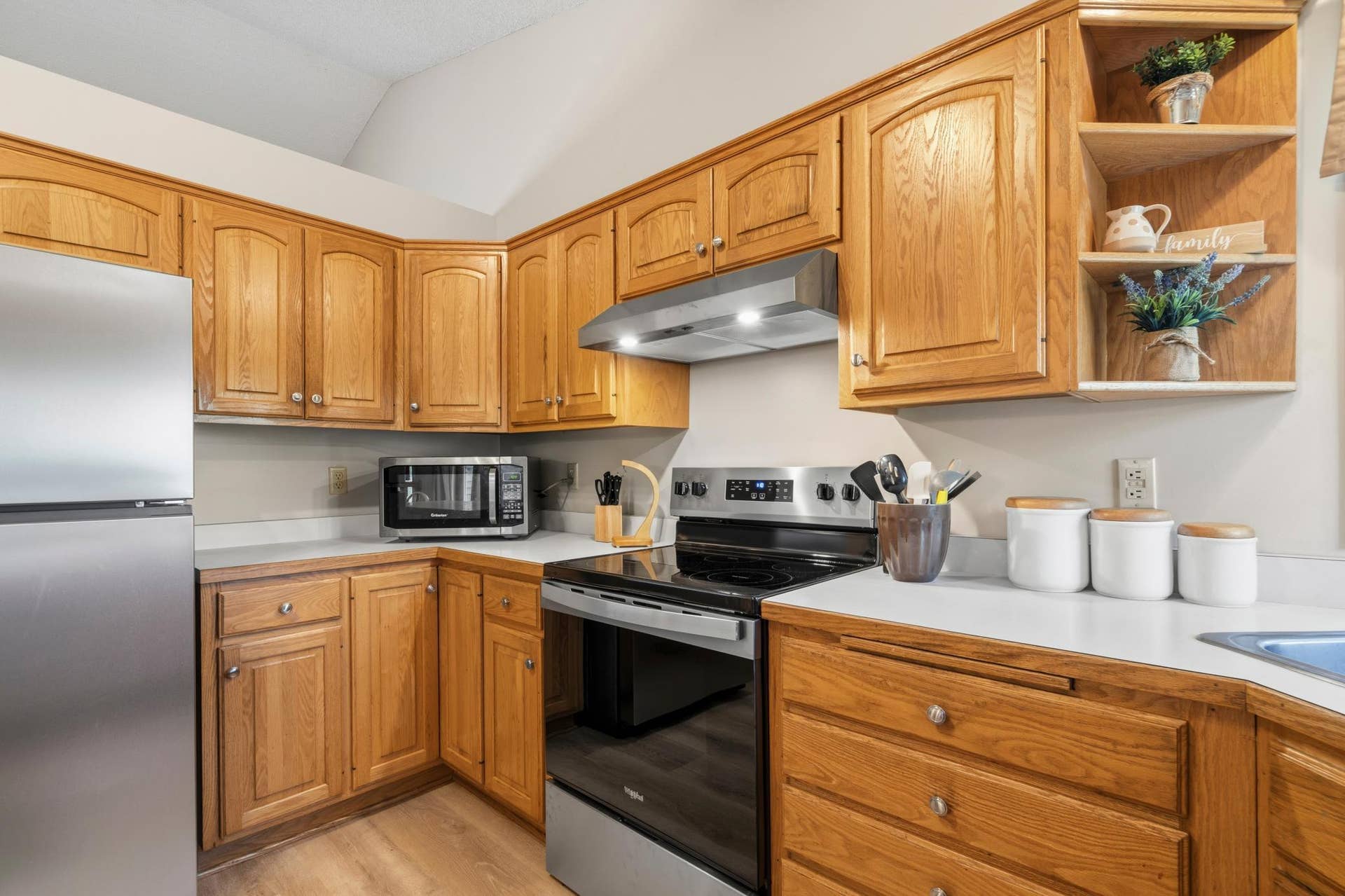 2537 Southcrest Avenue E, Maplewood, MN 55119 2537 Southcrest Avenue E, Maplewood, MN 55119