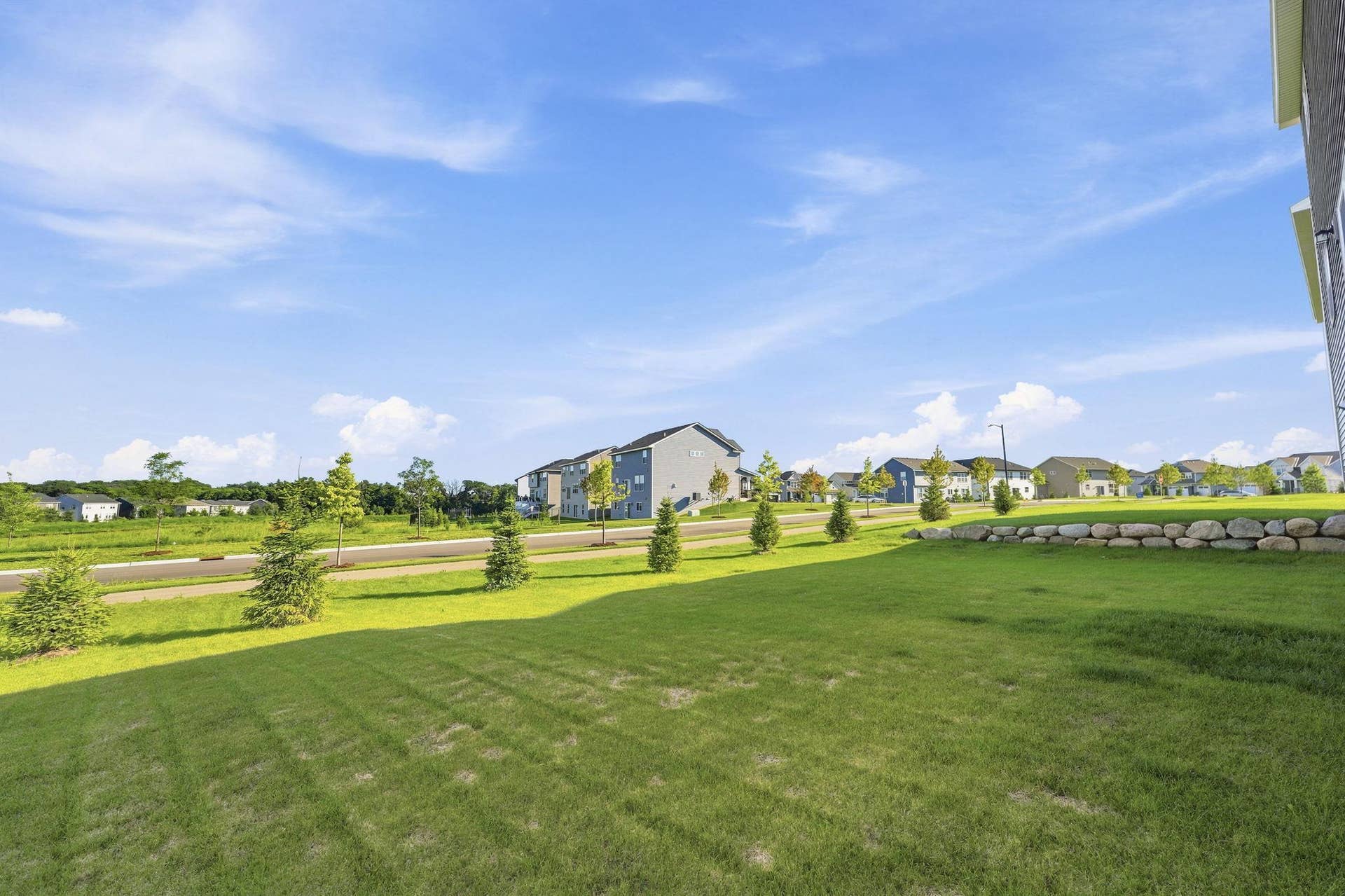 8807 Periwinkle Boulevard, Woodbury, MN 55129