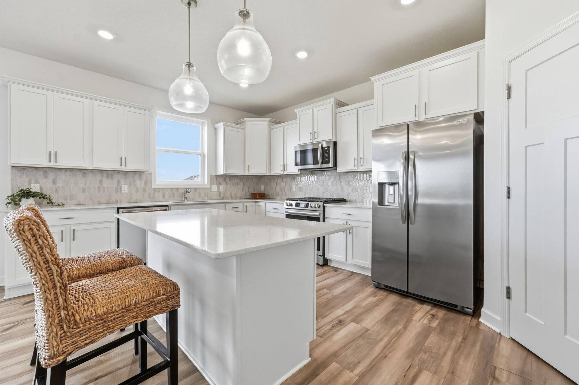 8807 Periwinkle Boulevard, Woodbury, MN 55129