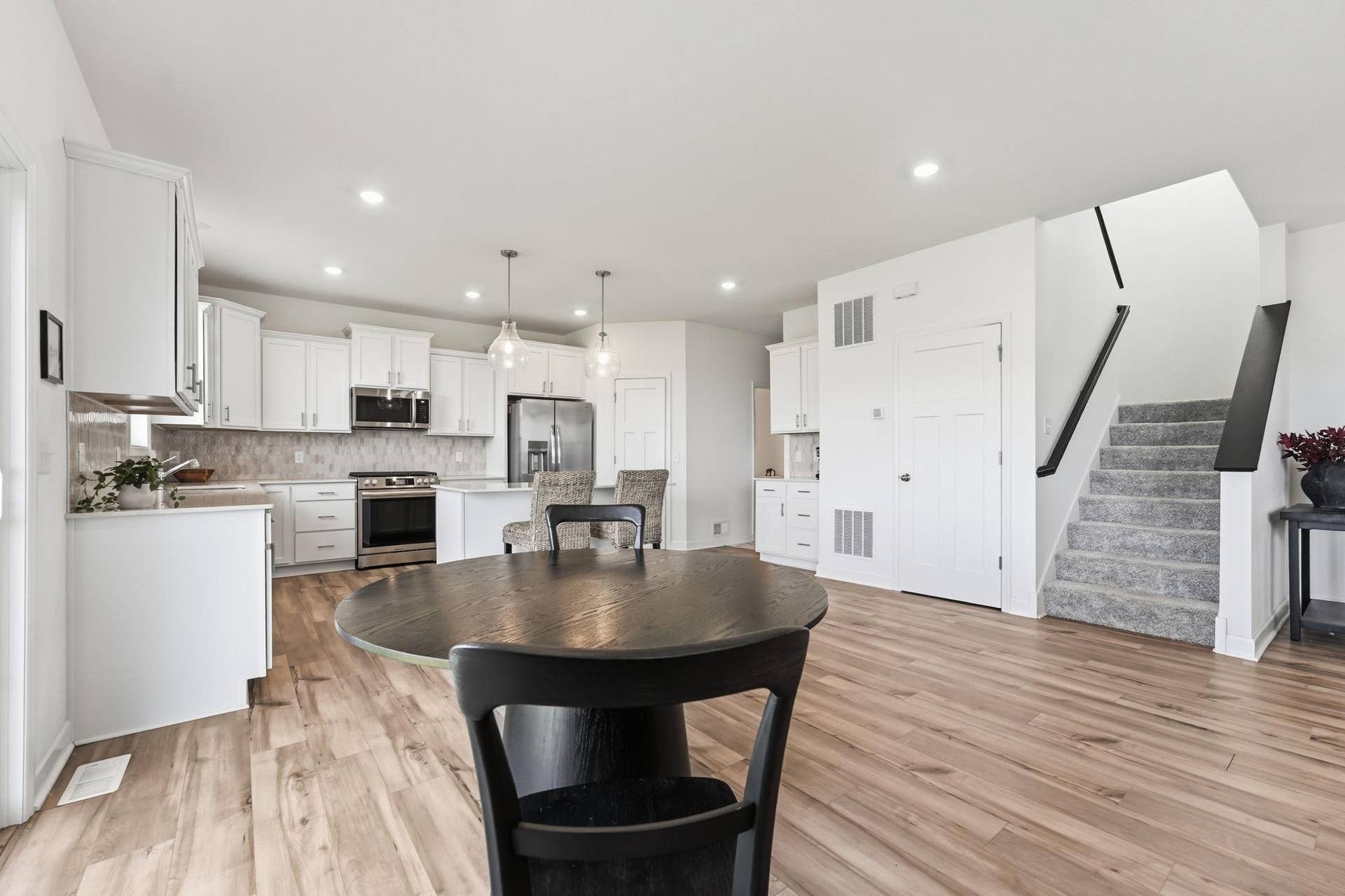 8807 Periwinkle Boulevard, Woodbury, MN 55129