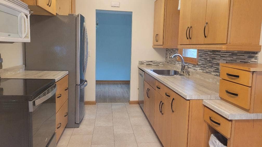 3110 W 82nd Street, Bloomington, MN 55431 Updated backsplash, sink and faucet