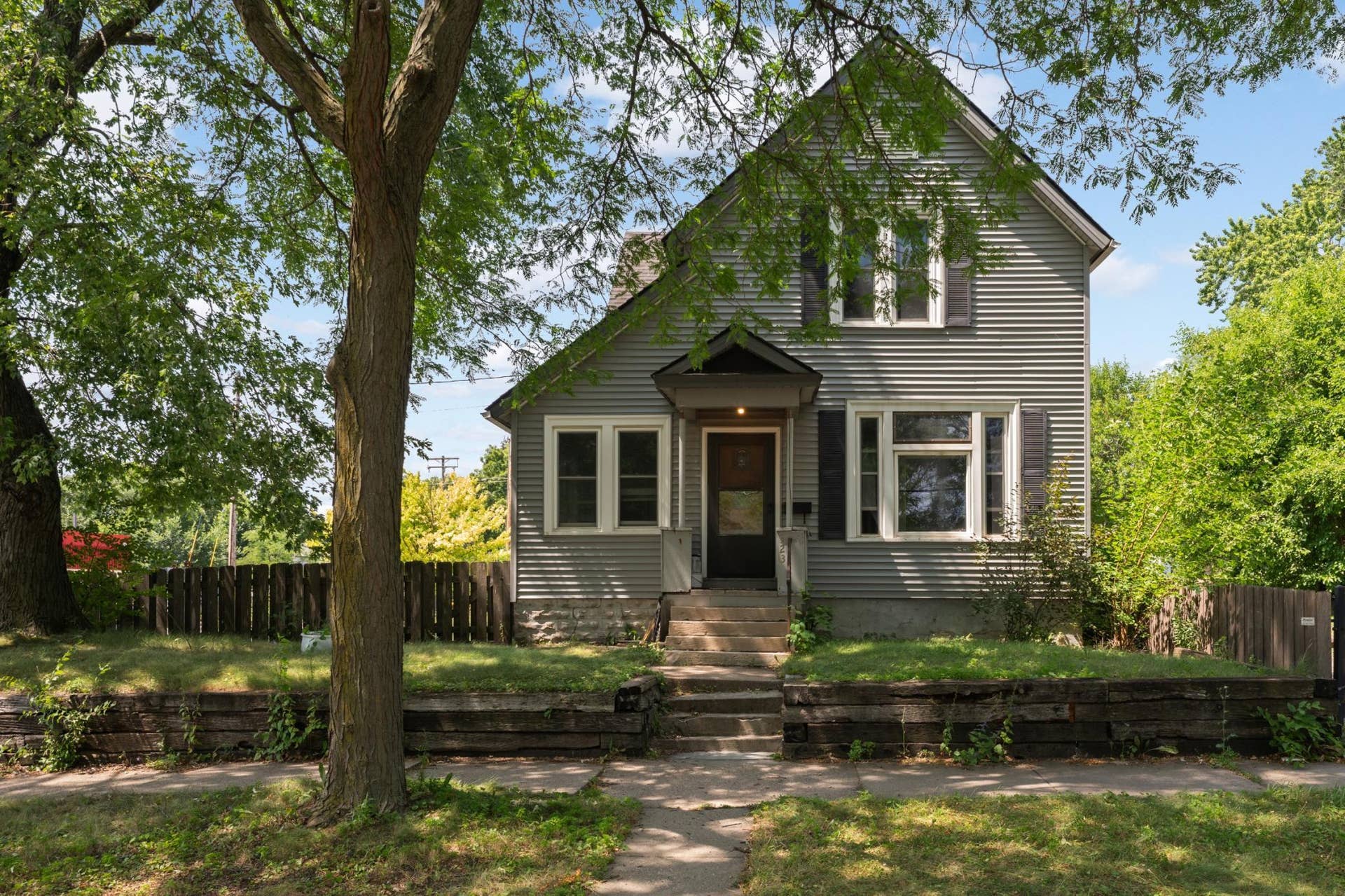 323 Erie Street, 103, Saint Paul, MN 55102 Welcome to 323 Erie!