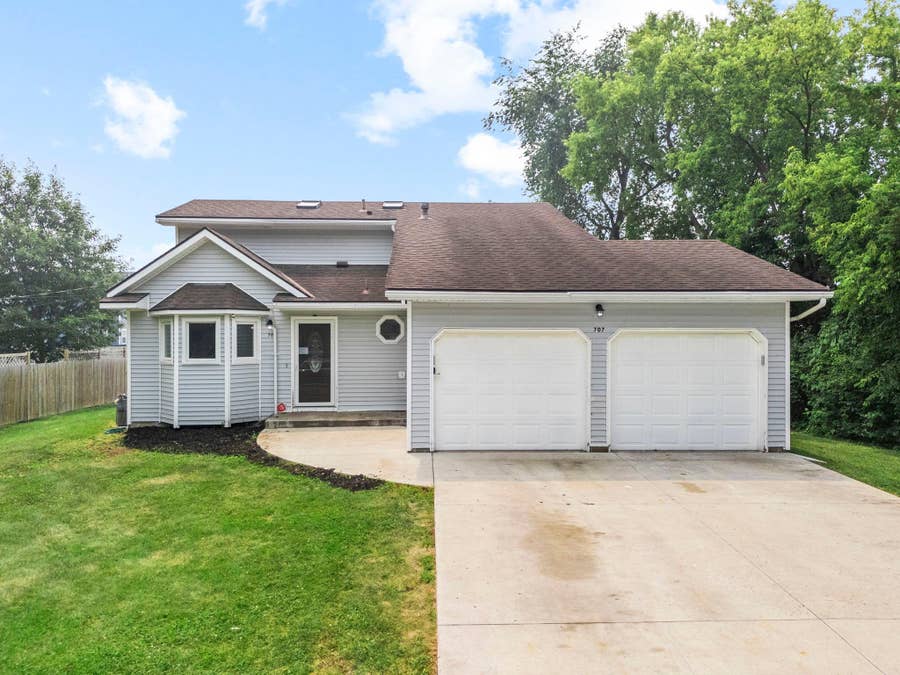 Property photo for 707 69th Avenue N, Brooklyn Center, MN