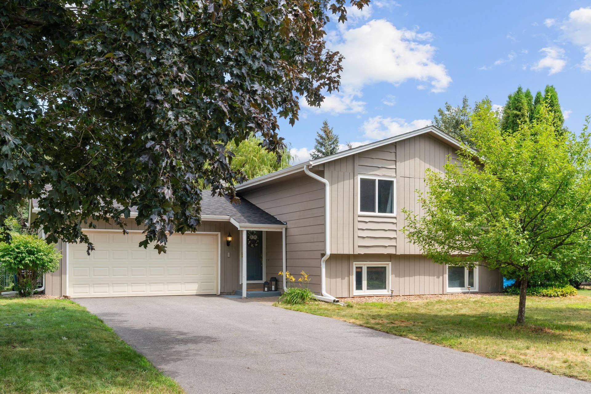 8648 N Zinnia Way, Maple Grove, MN 55369 Welcome to 8648 N Zinnia Way!