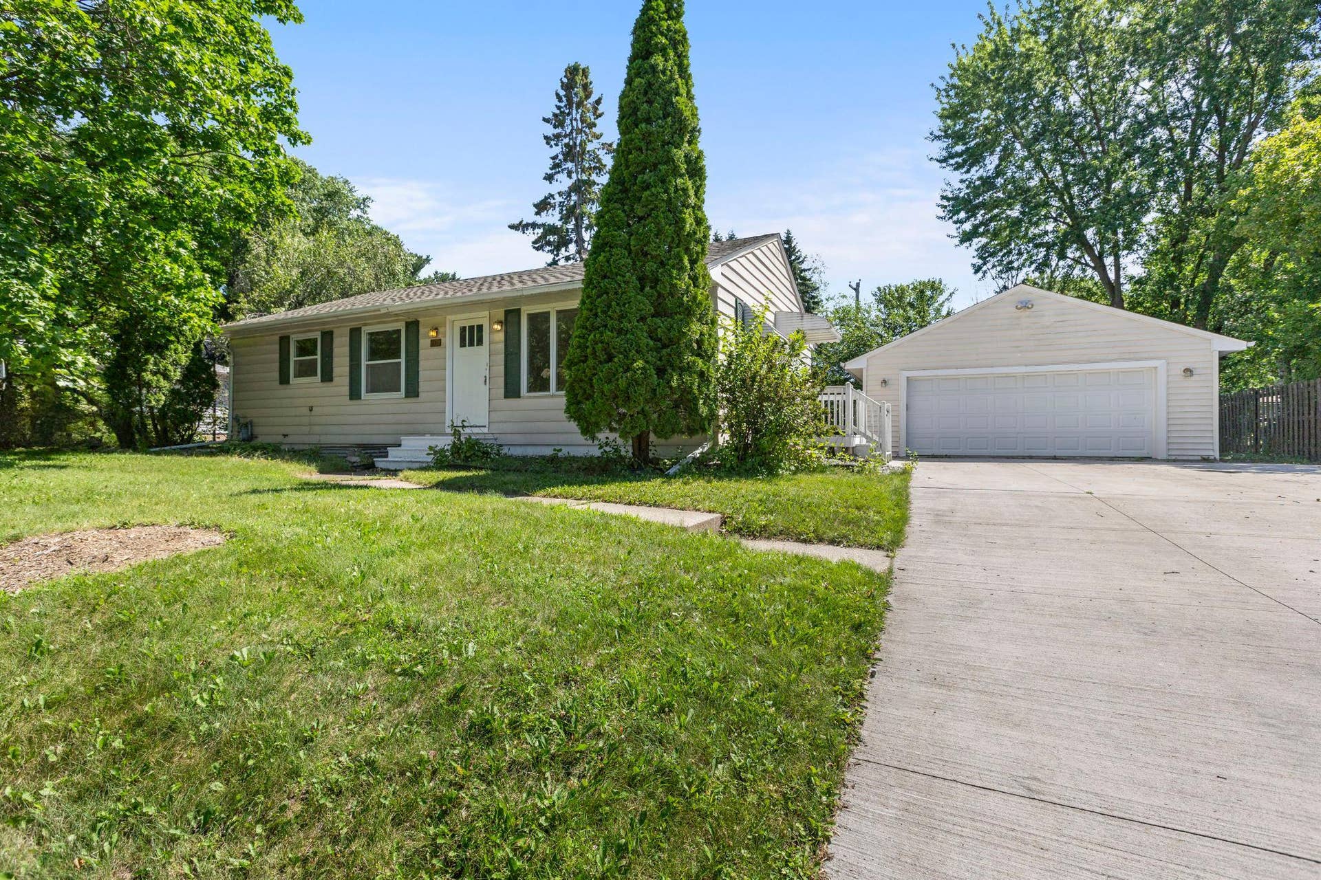 6133 Garbe Avenue, Woodbury, MN 55125 12-web-or-mls-6133 Garbe Ave-309.jpg