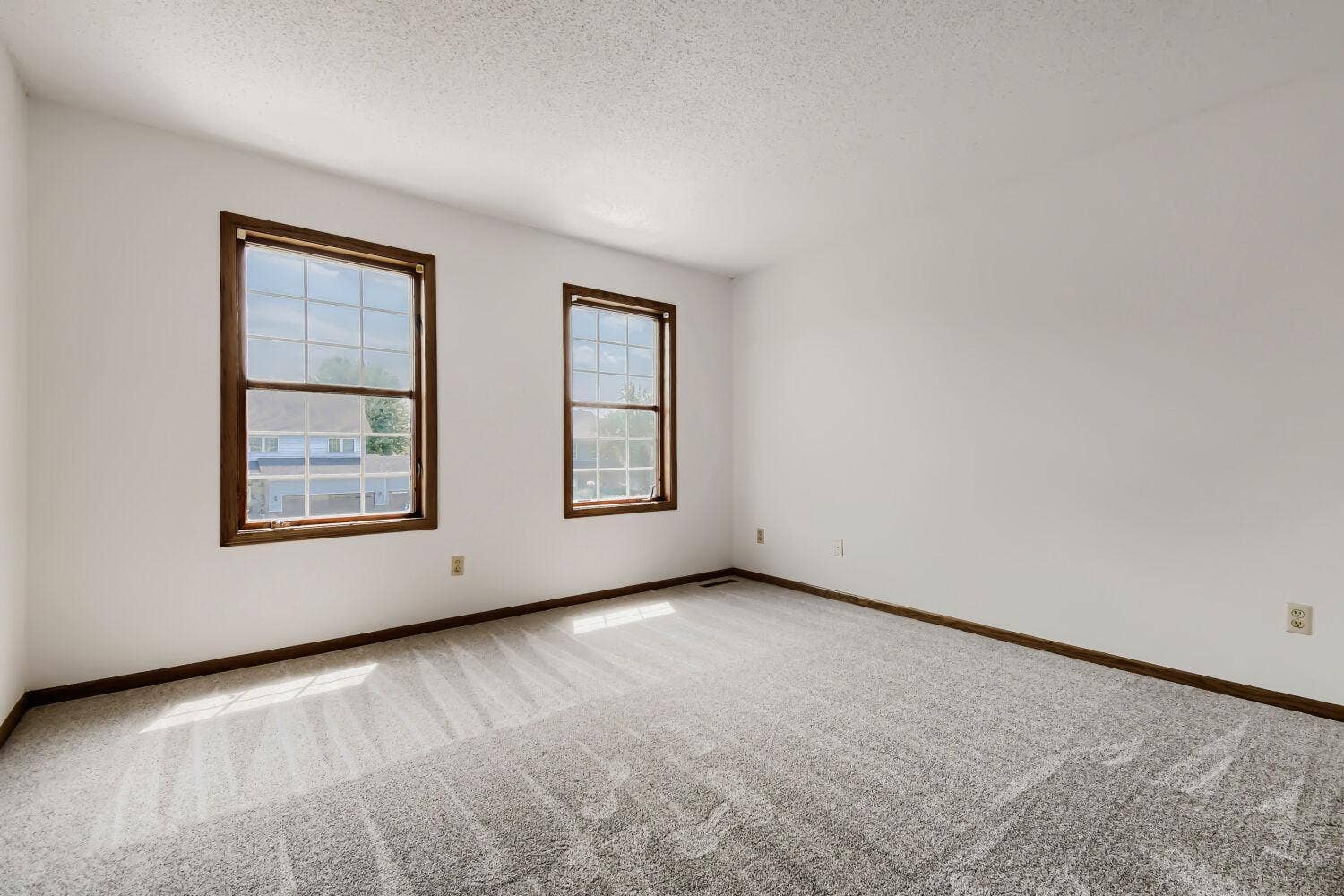 9270 Cornell Road, Woodbury, MN 55125 9270 Cornell Road, Woodbury, MN 55125