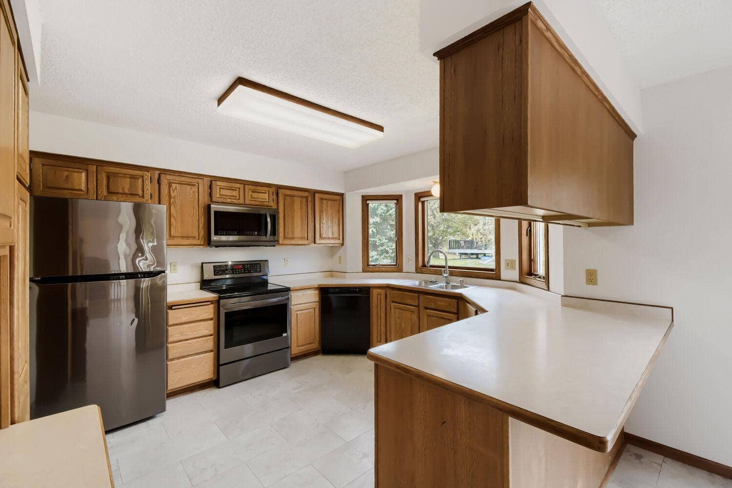9270 Cornell Road, Woodbury, MN 55125 9270 Cornell Road, Woodbury, MN 55125