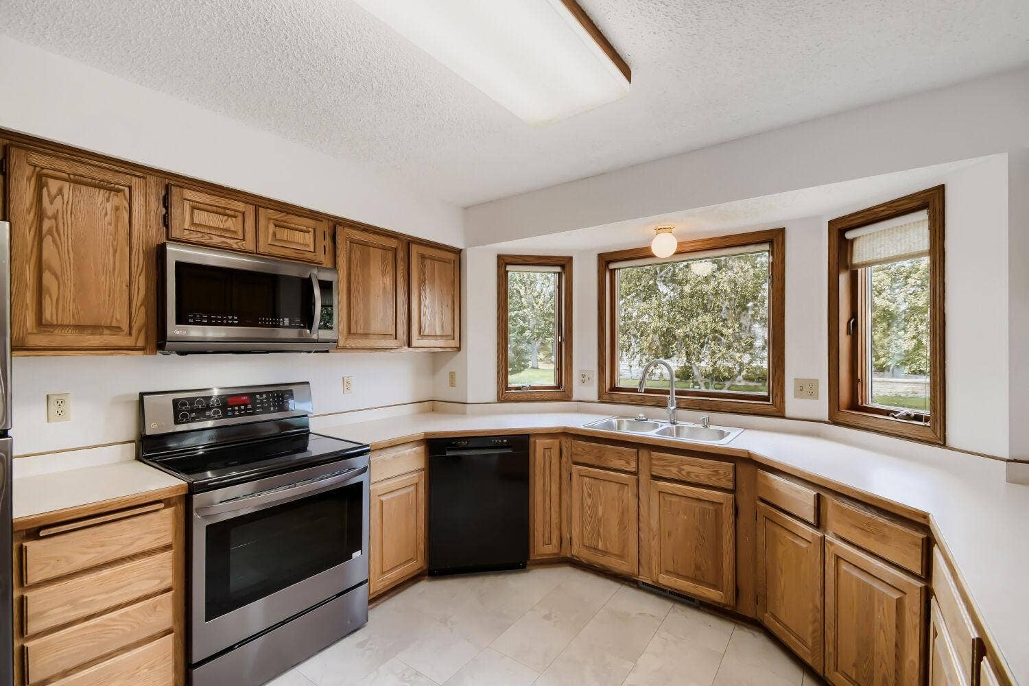 9270 Cornell Road, Woodbury, MN 55125 9270 Cornell Road, Woodbury, MN 55125