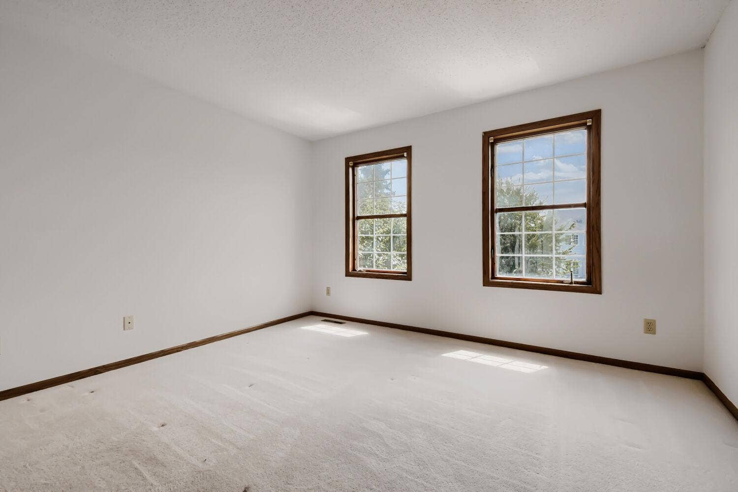 9270 Cornell Road, Woodbury, MN 55125 9270 Cornell Road, Woodbury, MN 55125