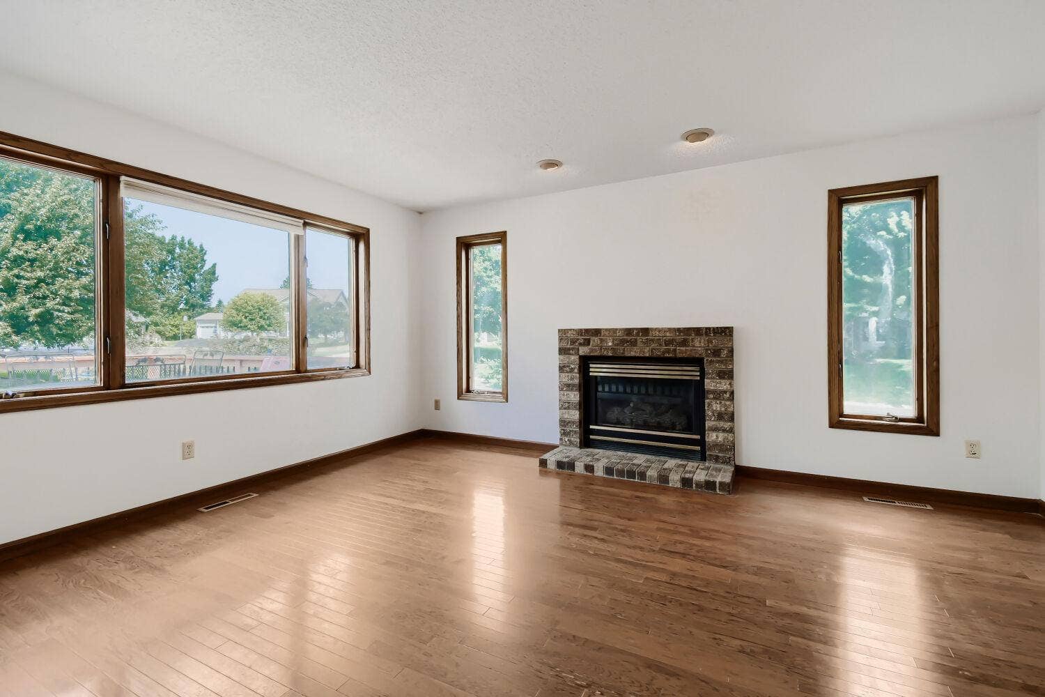 9270 Cornell Road, Woodbury, MN 55125 9270 Cornell Road, Woodbury, MN 55125