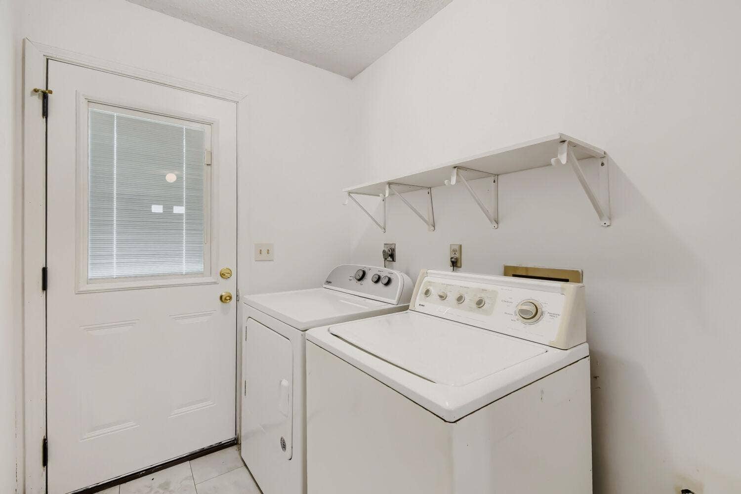 9270 Cornell Road, Woodbury, MN 55125 9270 Cornell Road, Woodbury, MN 55125