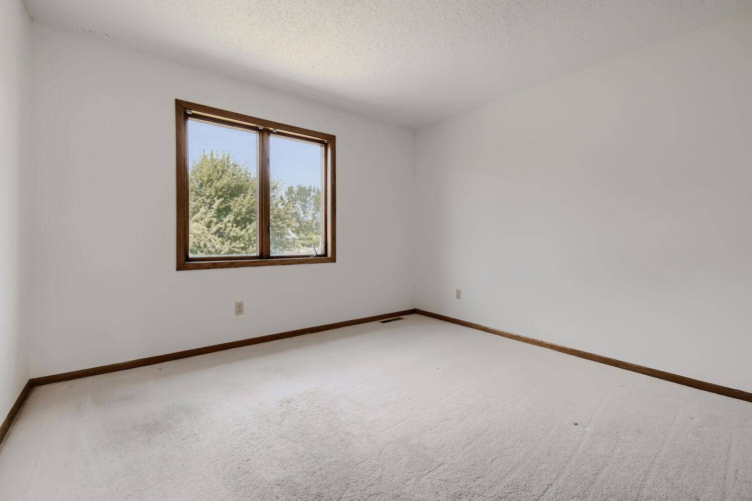 9270 Cornell Road, Woodbury, MN 55125 9270 Cornell Road, Woodbury, MN 55125
