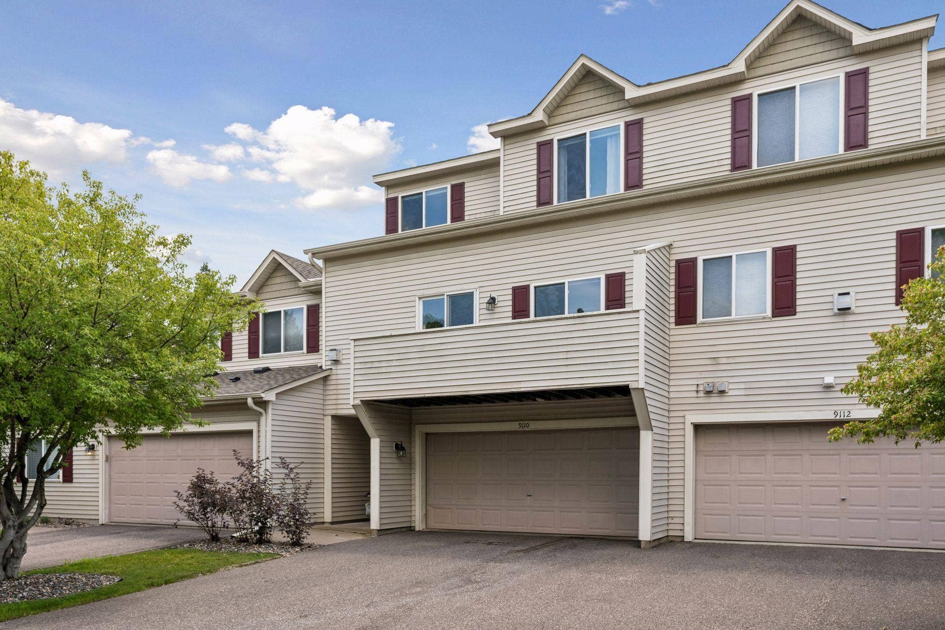 9110 Comstock Lane N, Maple Grove, MN 55311 Welcome Home!