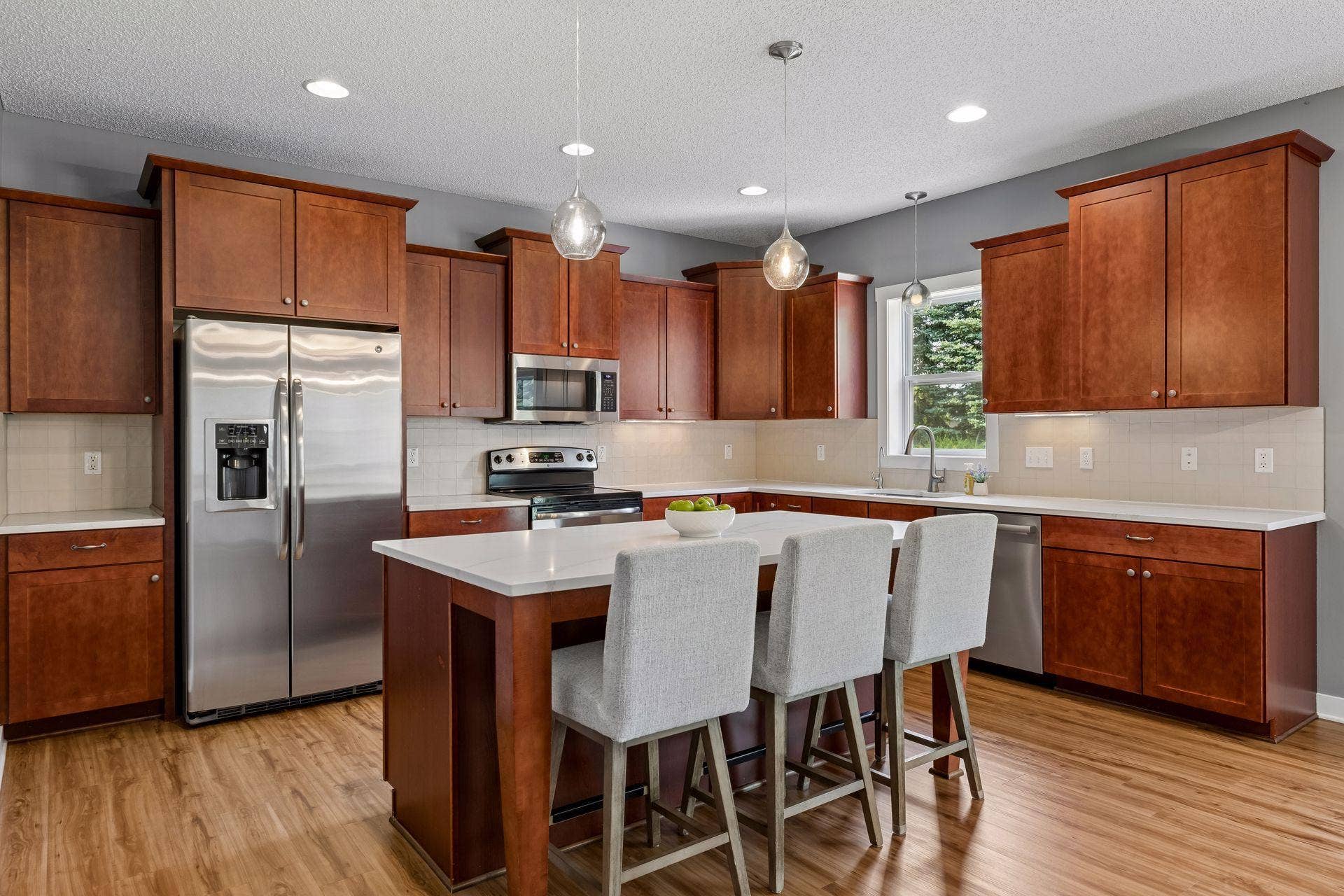 10828 Ashley Lane, Woodbury, MN 55129 10828 Ashley Lane, Woodbury, MN 55129