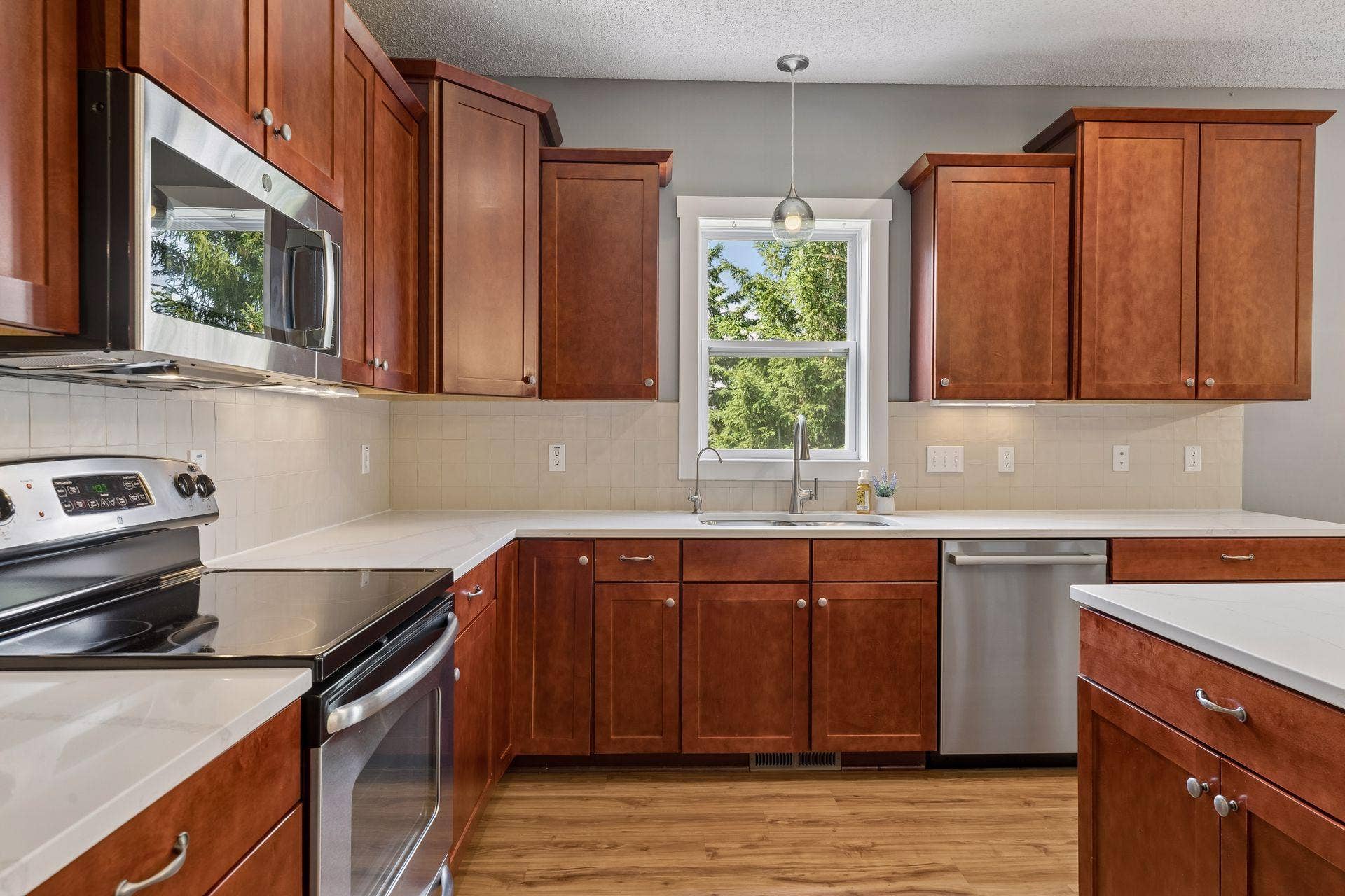 10828 Ashley Lane, Woodbury, MN 55129 10828 Ashley Lane, Woodbury, MN 55129