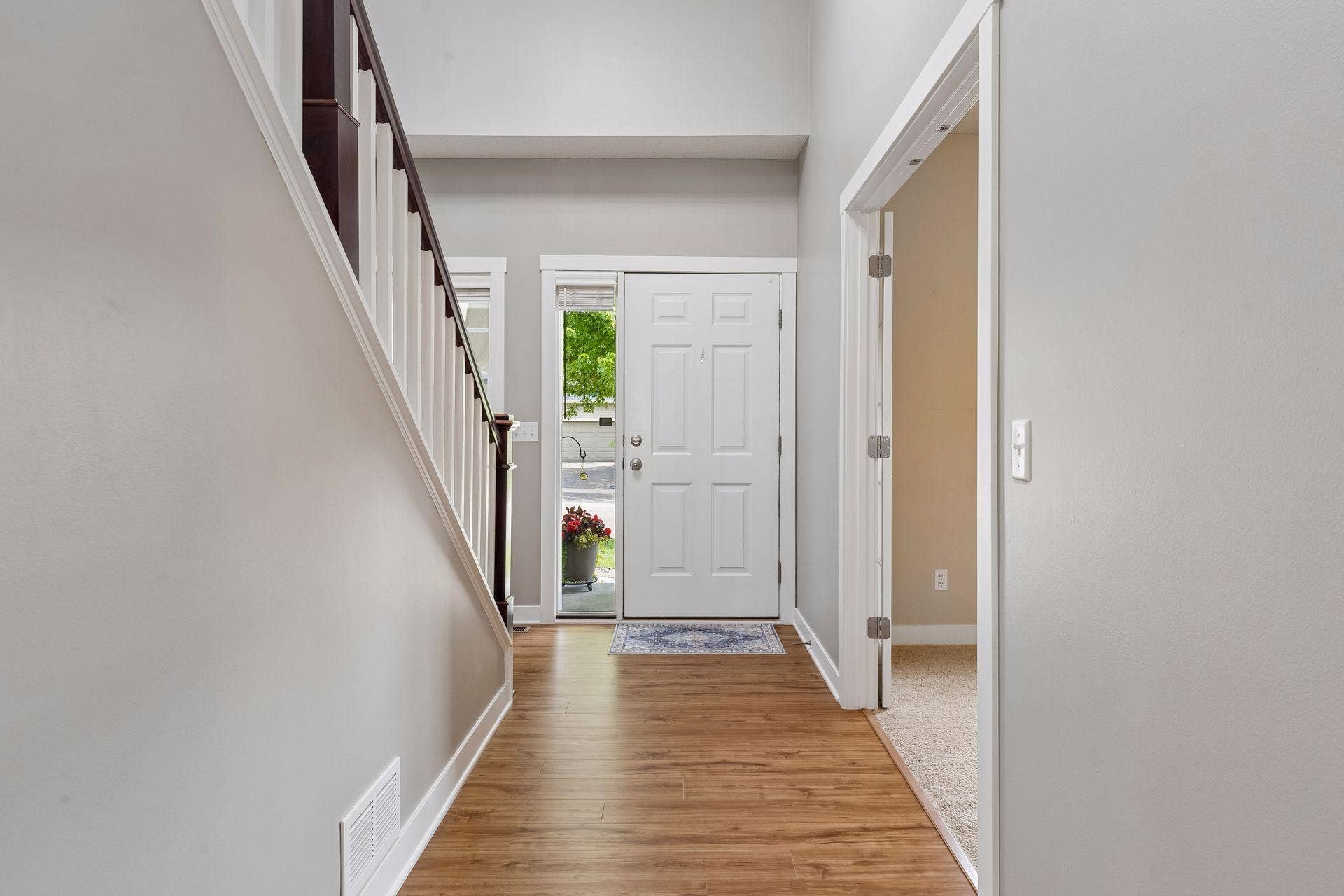 10828 Ashley Lane, Woodbury, MN 55129 10828 Ashley Lane, Woodbury, MN 55129