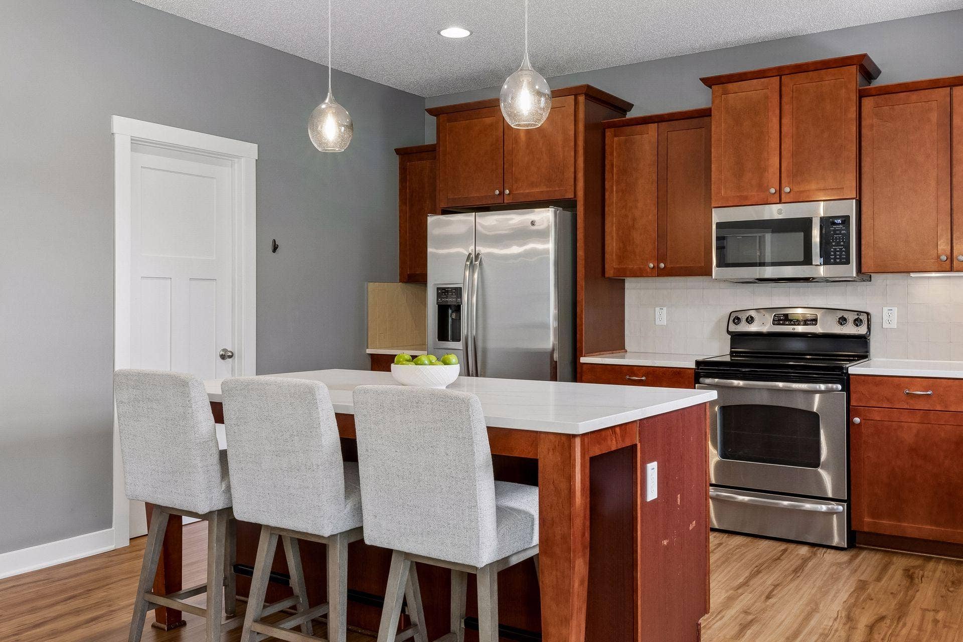 10828 Ashley Lane, Woodbury, MN 55129 10828 Ashley Lane, Woodbury, MN 55129