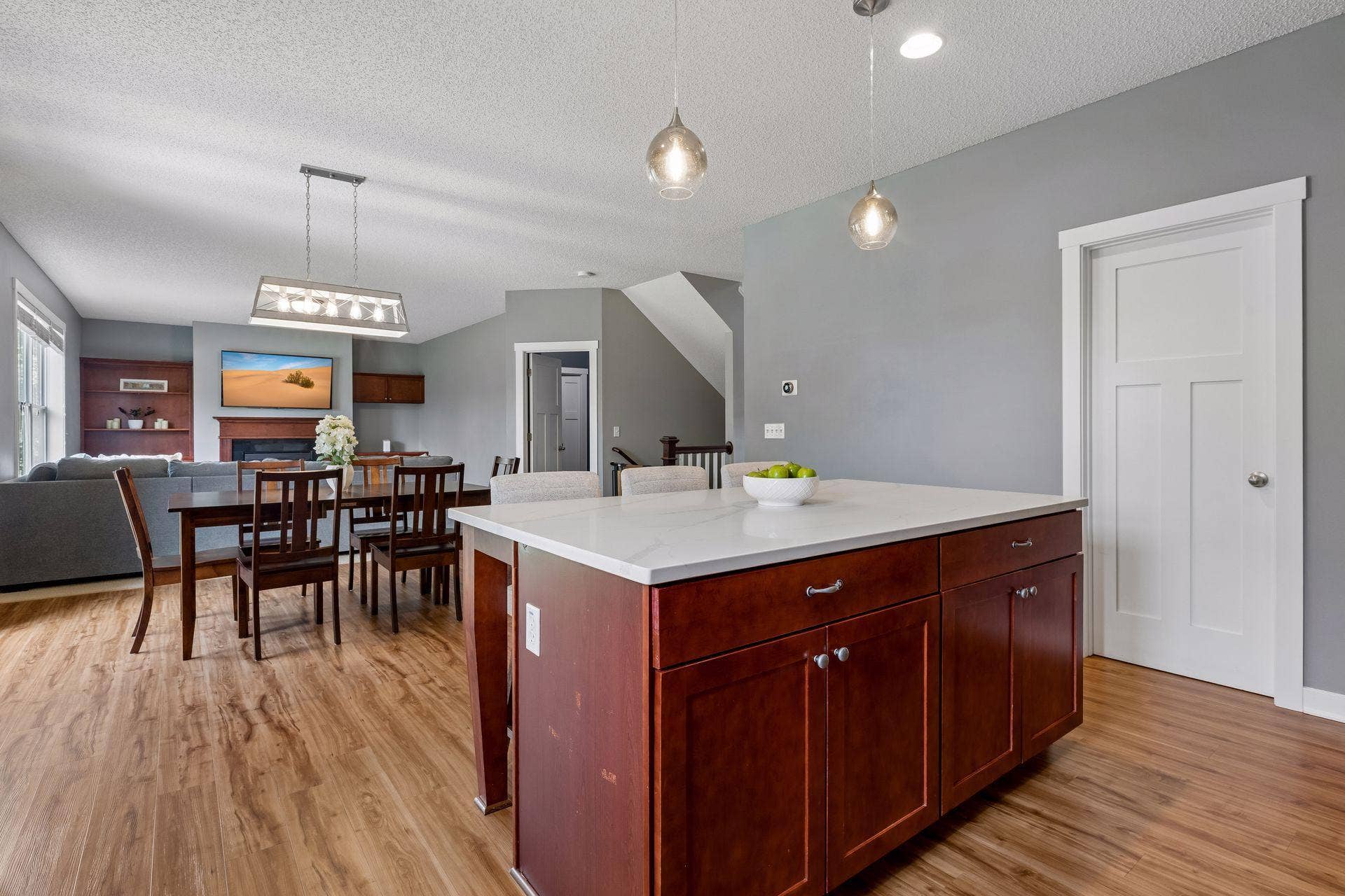 10828 Ashley Lane, Woodbury, MN 55129 10828 Ashley Lane, Woodbury, MN 55129