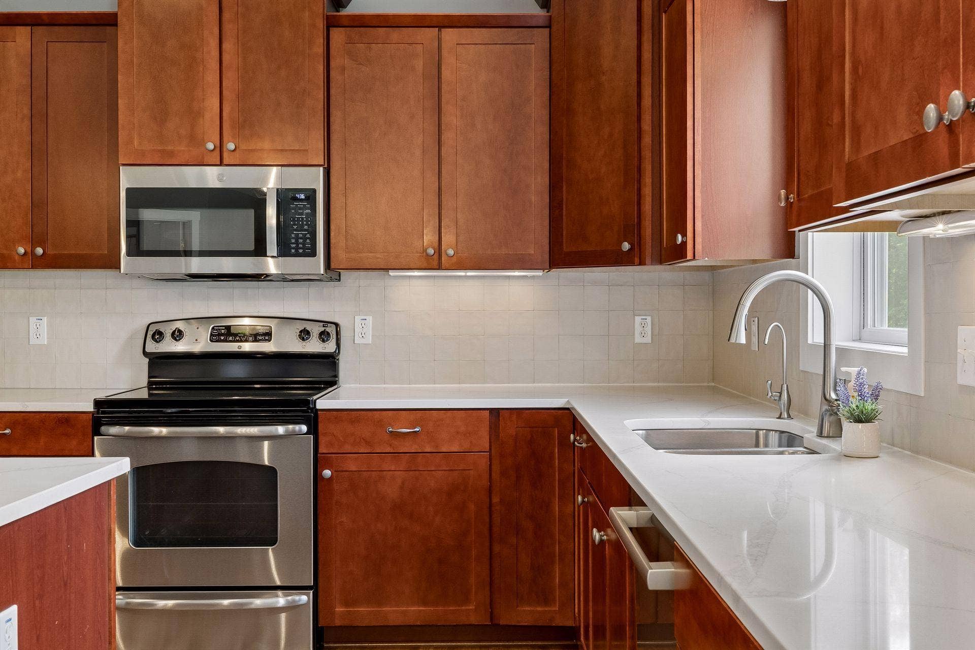 10828 Ashley Lane, Woodbury, MN 55129 10828 Ashley Lane, Woodbury, MN 55129