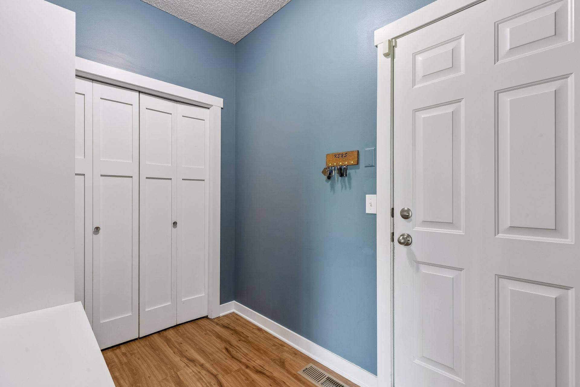 10828 Ashley Lane, Woodbury, MN 55129 10828 Ashley Lane, Woodbury, MN 55129