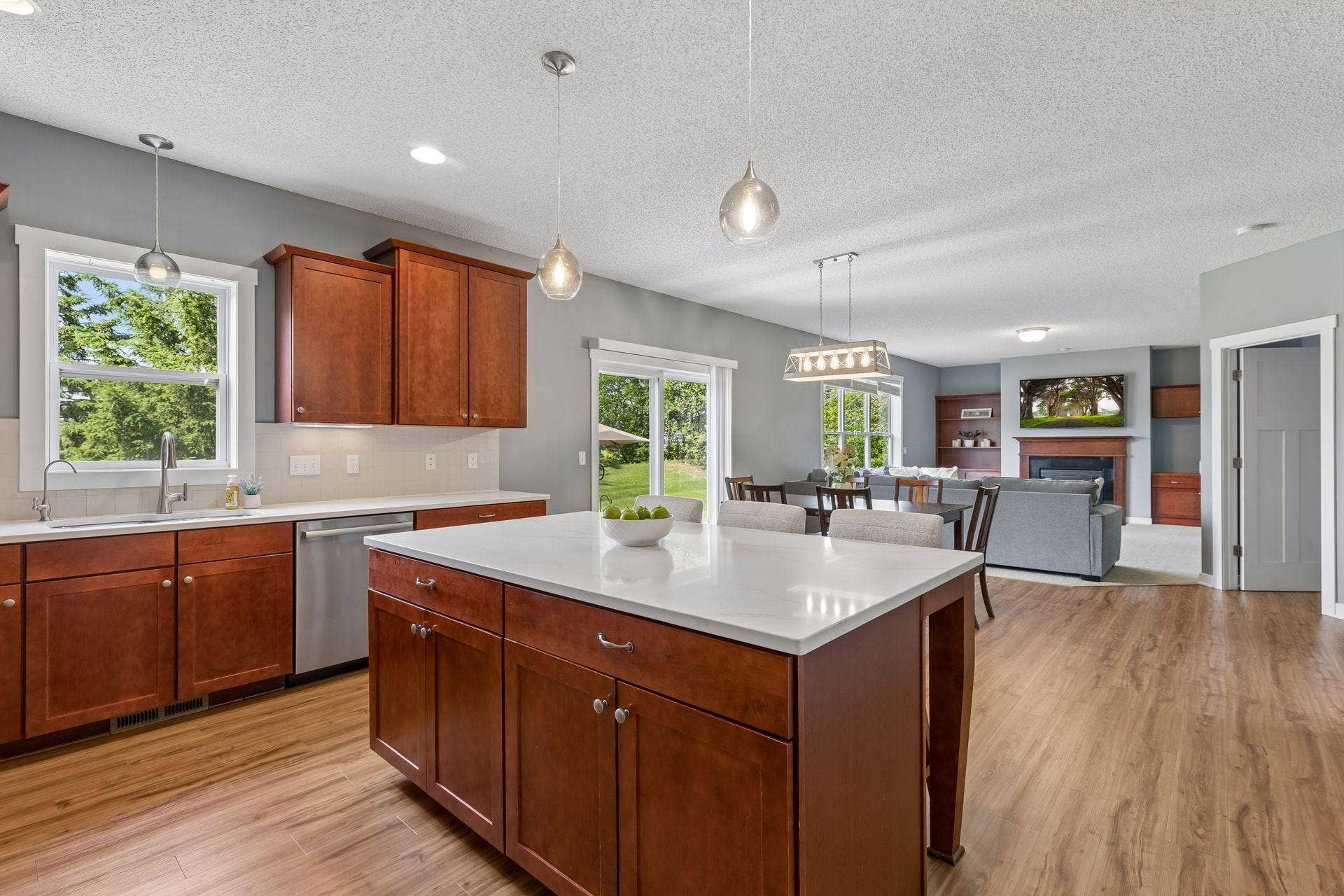 10828 Ashley Lane, Woodbury, MN 55129 10828 Ashley Lane, Woodbury, MN 55129