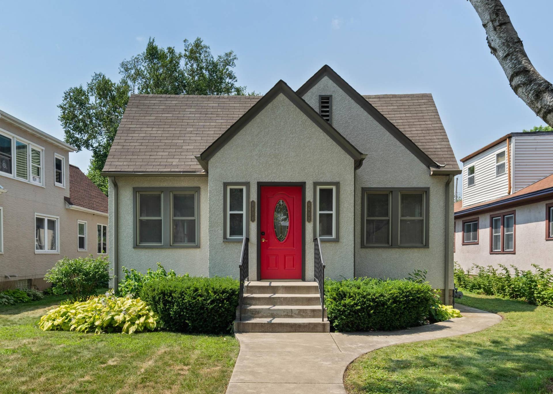 Welcome to 4612 Bloomington Ave S Minneapolis!